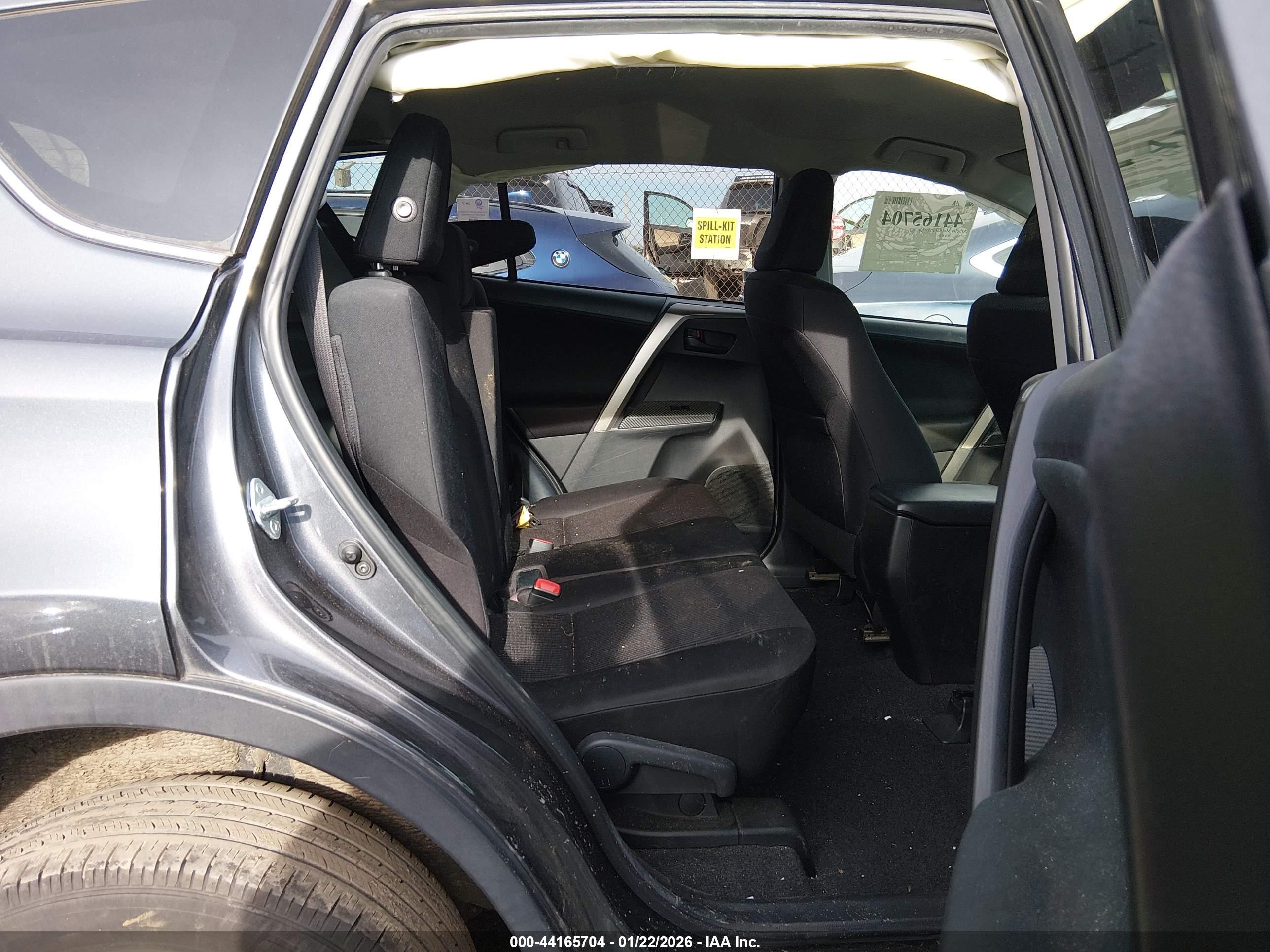 TOYOTA RAV4 image 8
