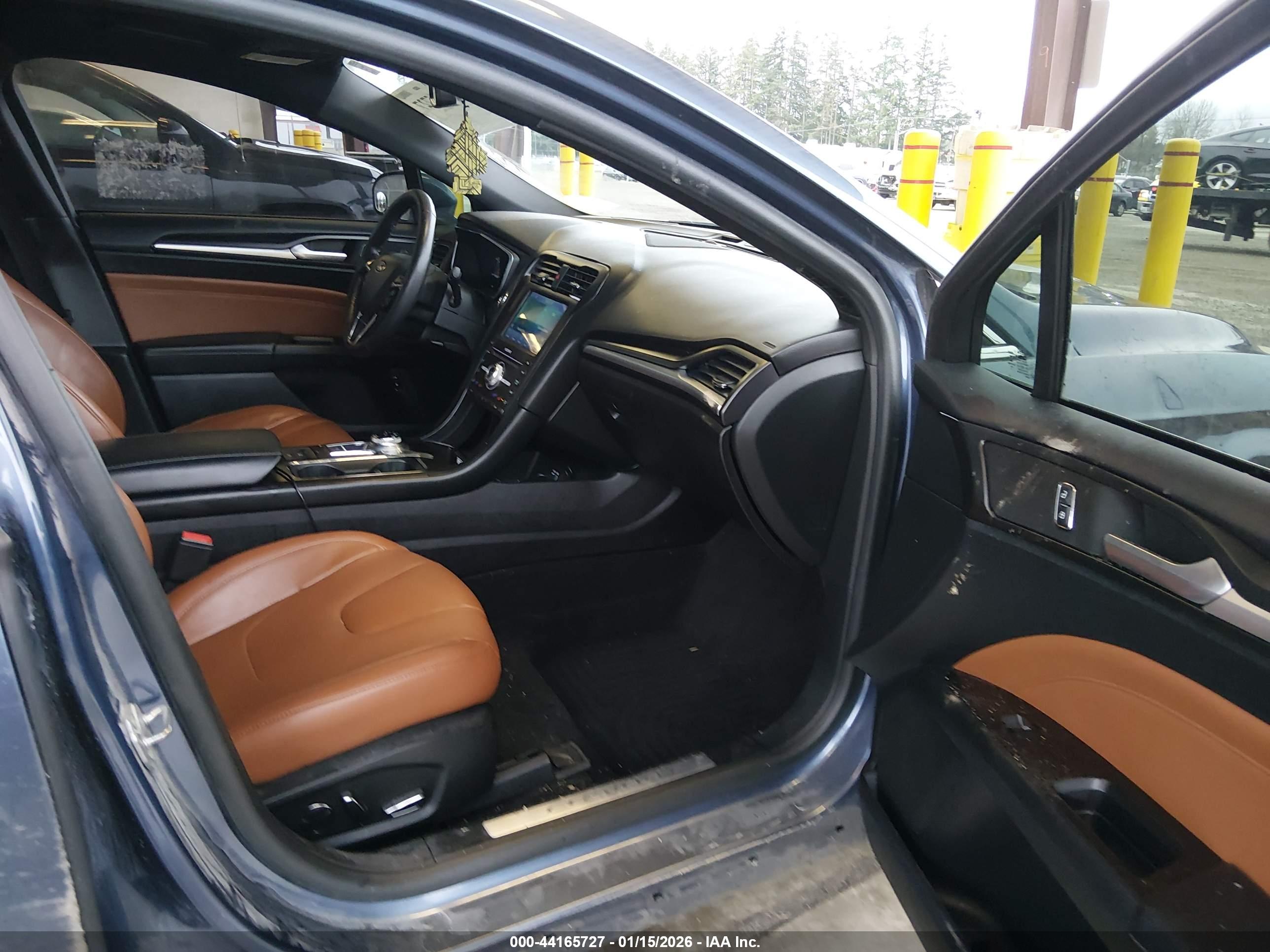FORD FUSION image 5