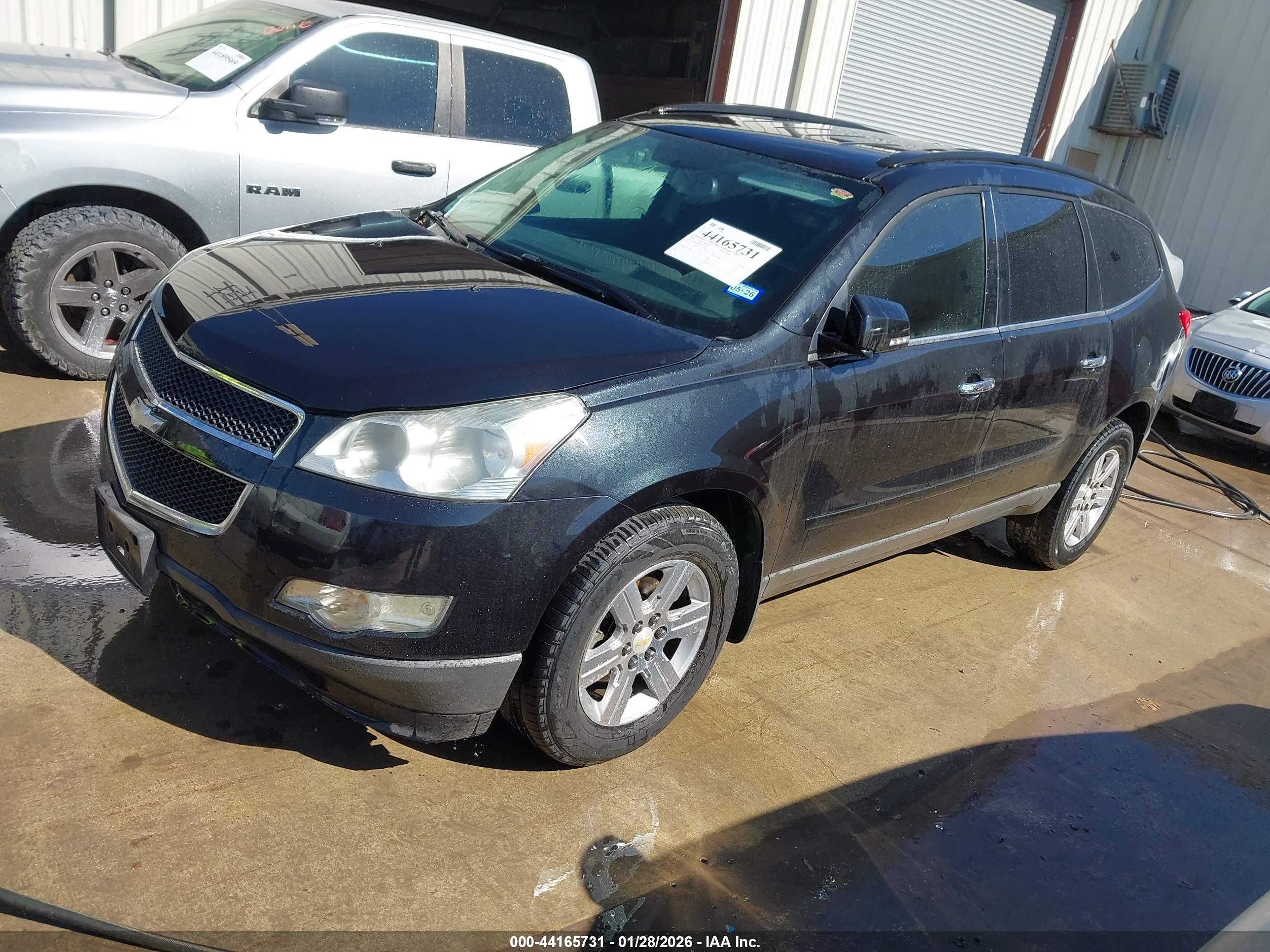 CHEVROLET TRAVERSE image 2