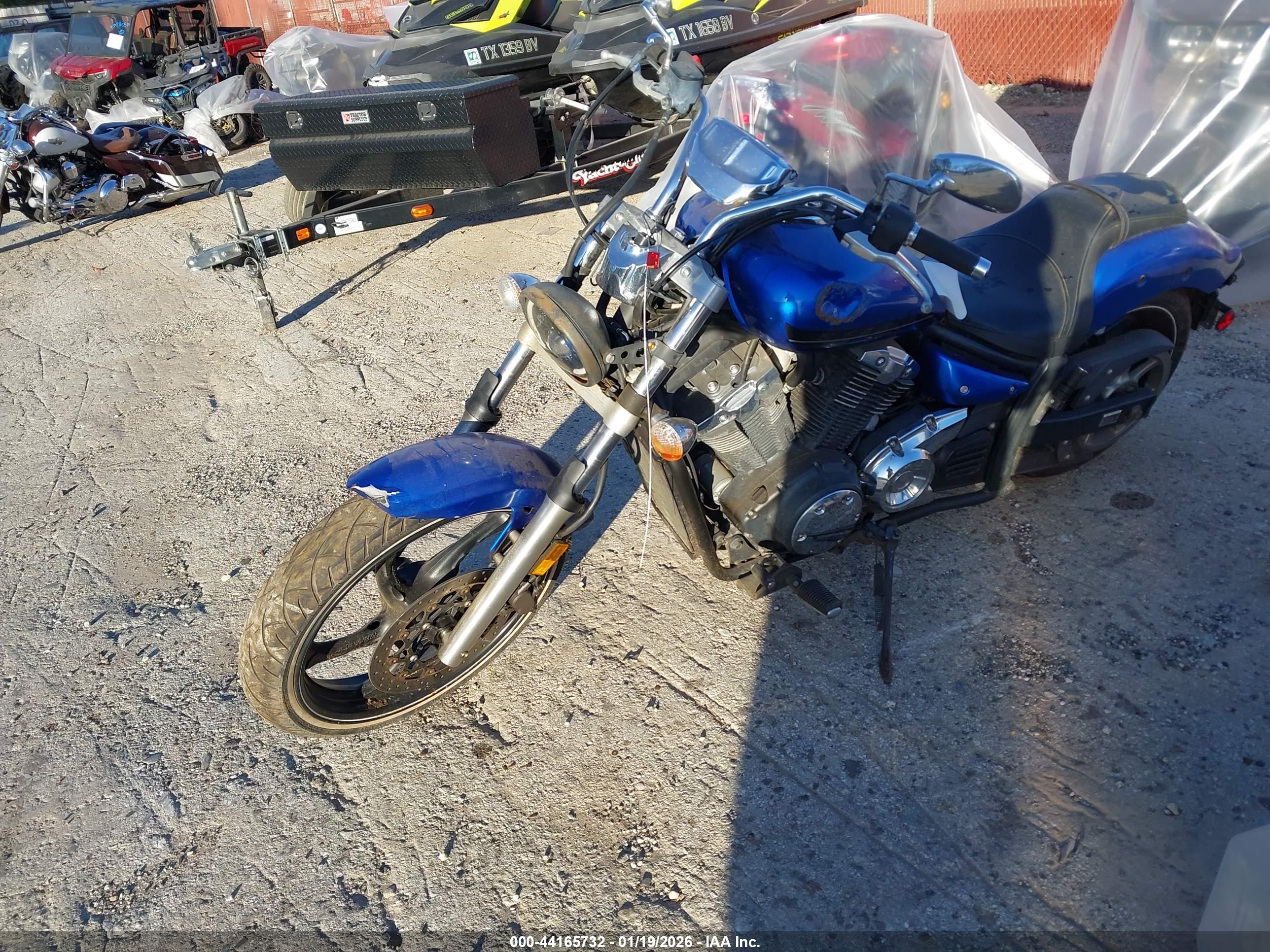 YAMAHA XVS1300 image 2