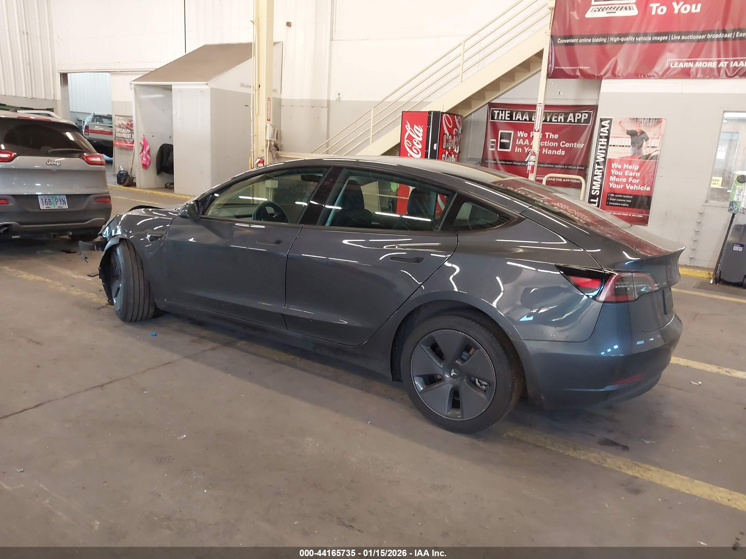 TESLA MODEL image 3