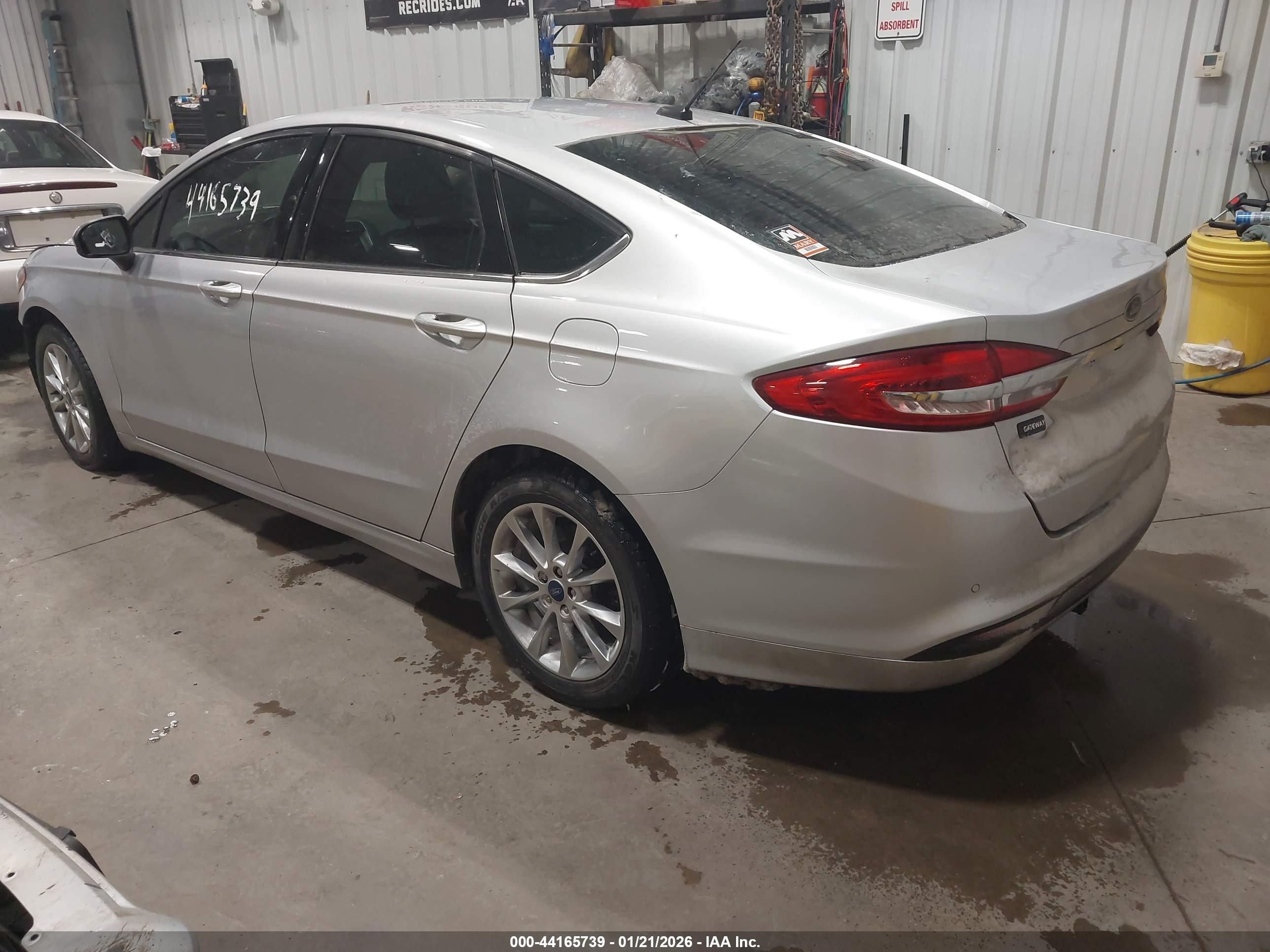 FORD FUSION image 3