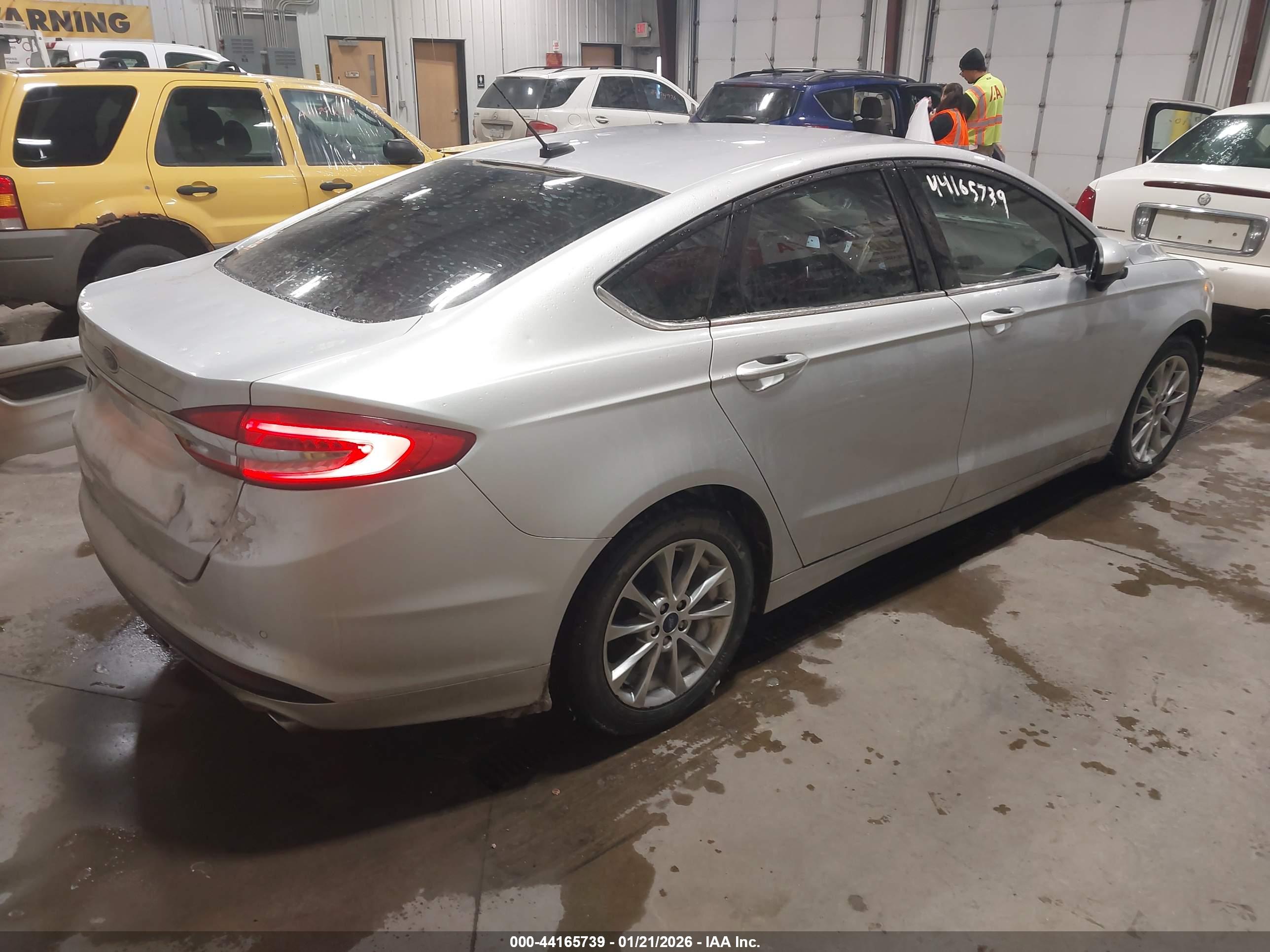 FORD FUSION image 4