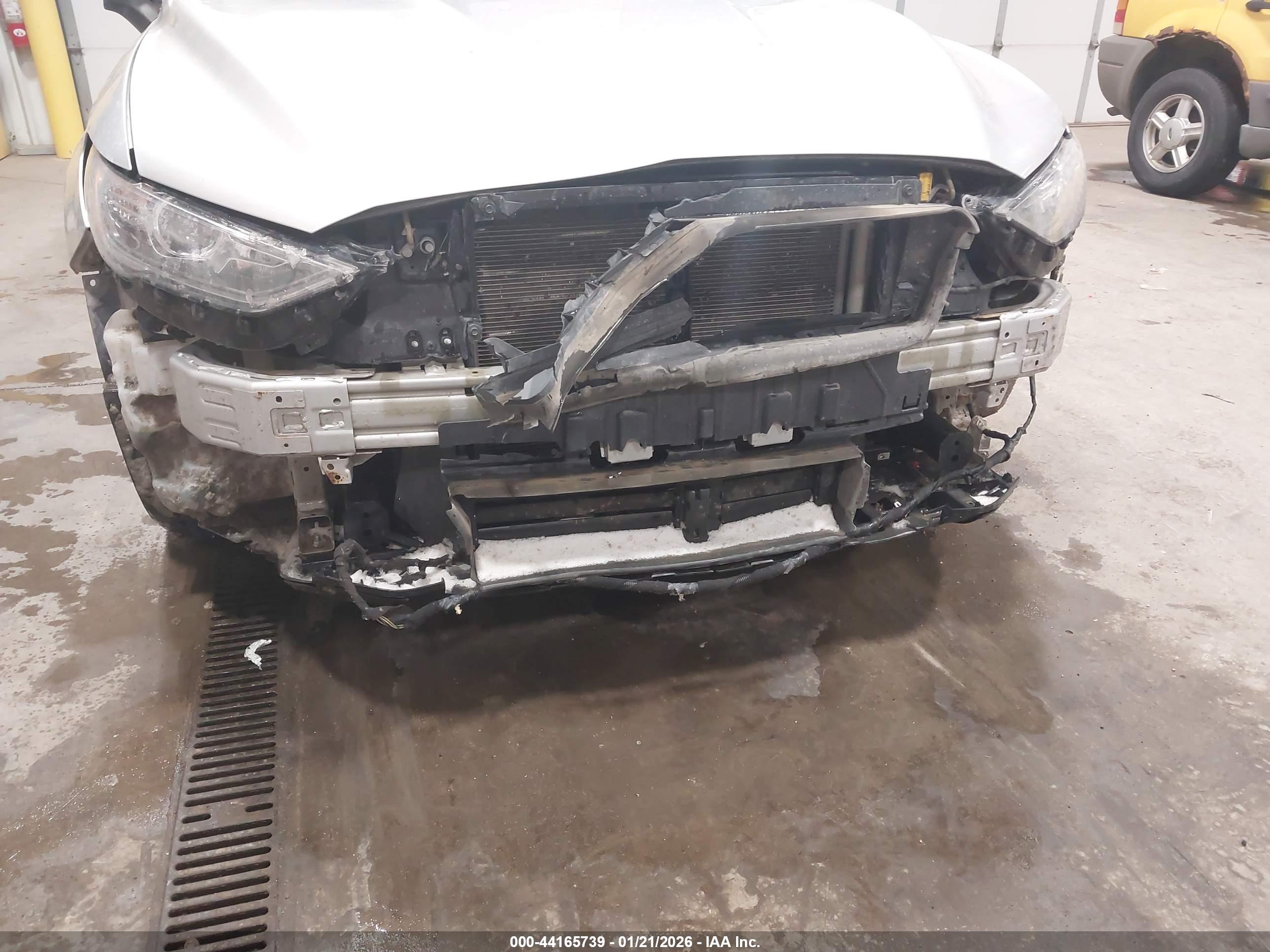 FORD FUSION image 6