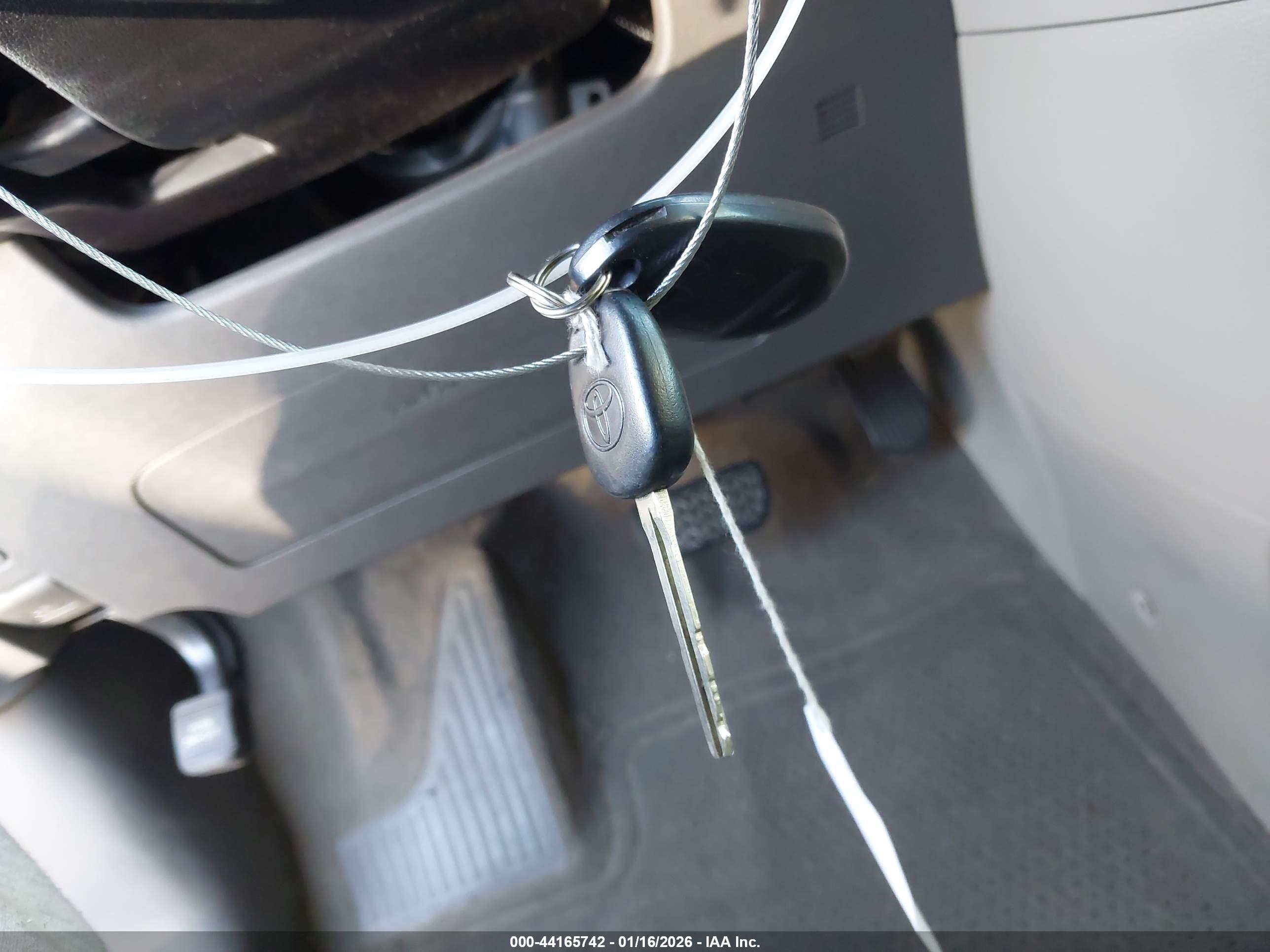 TOYOTA SIENNA image 11