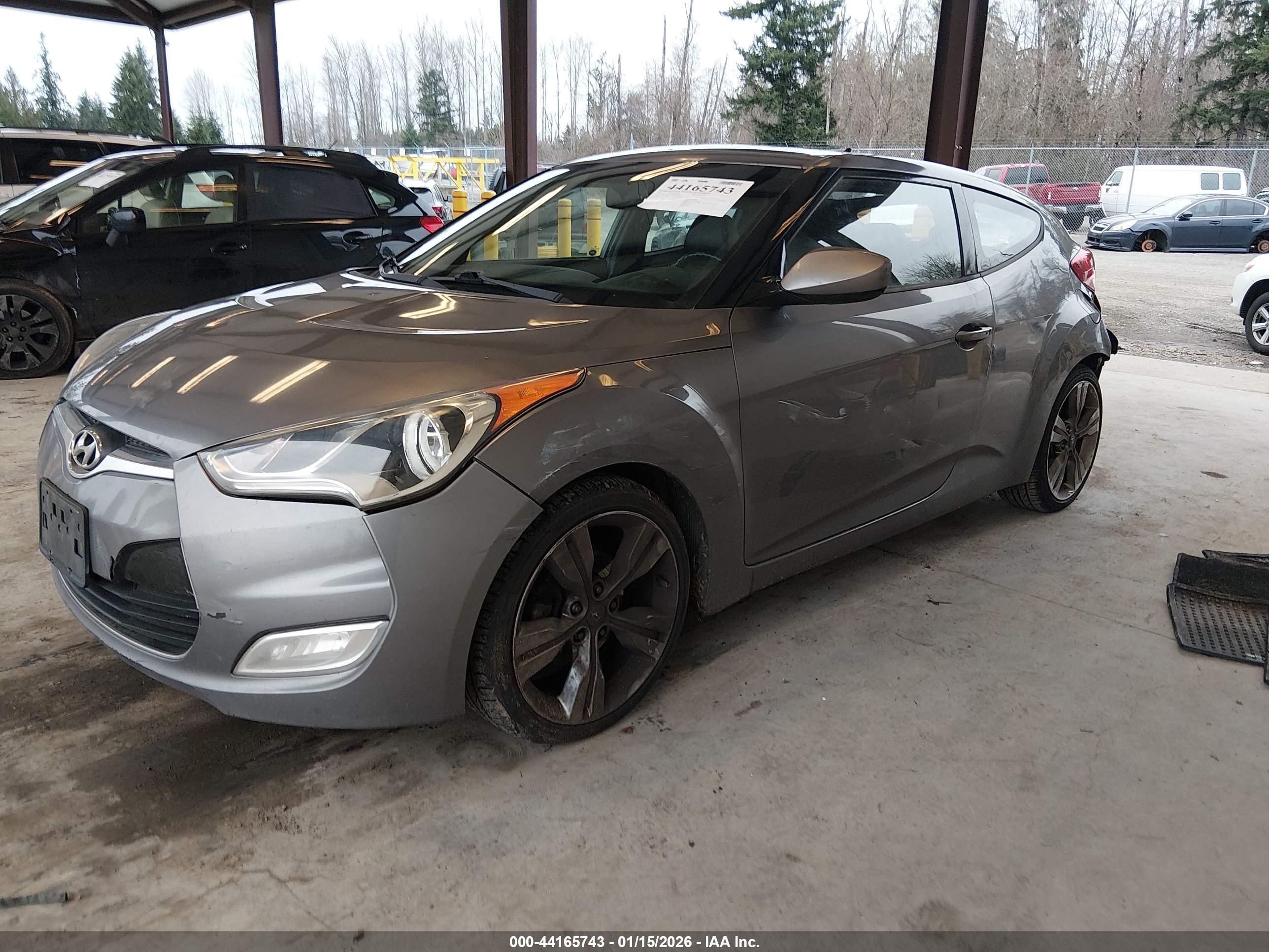 HYUNDAI VELOSTER image 2