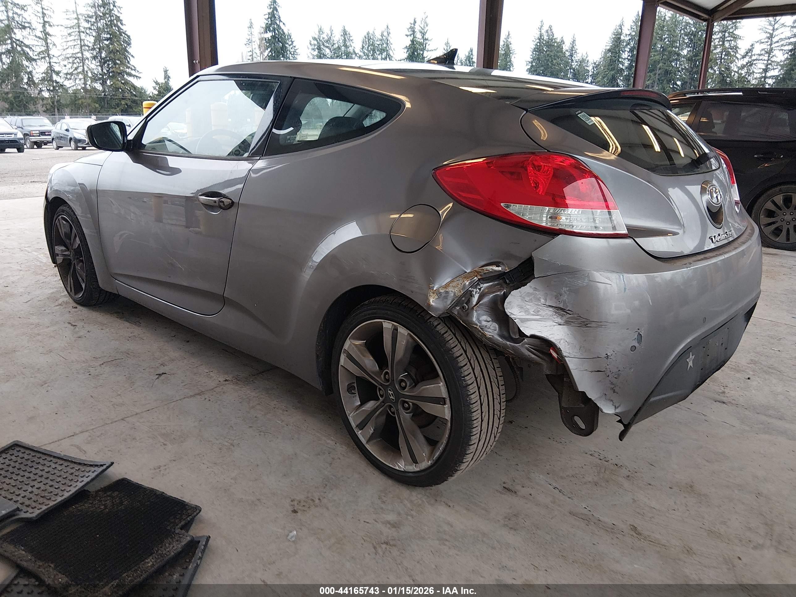 HYUNDAI VELOSTER image 3