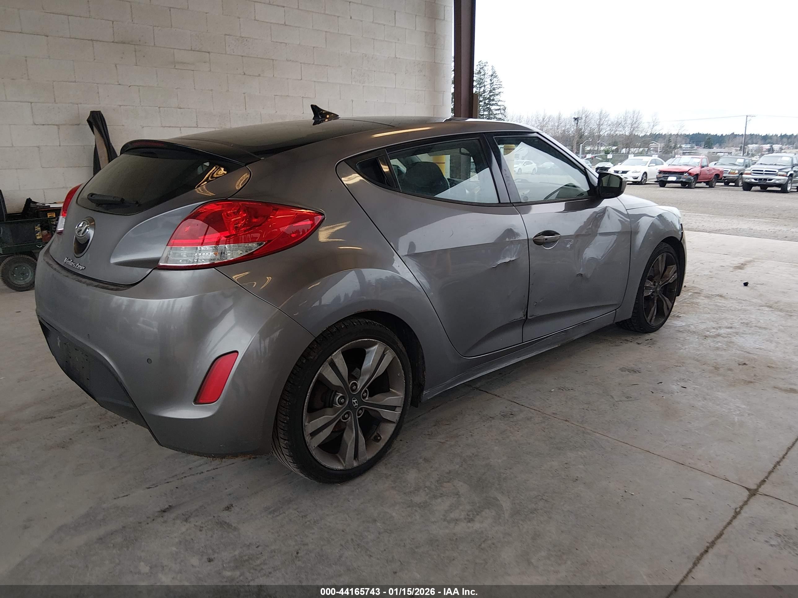 HYUNDAI VELOSTER image 4