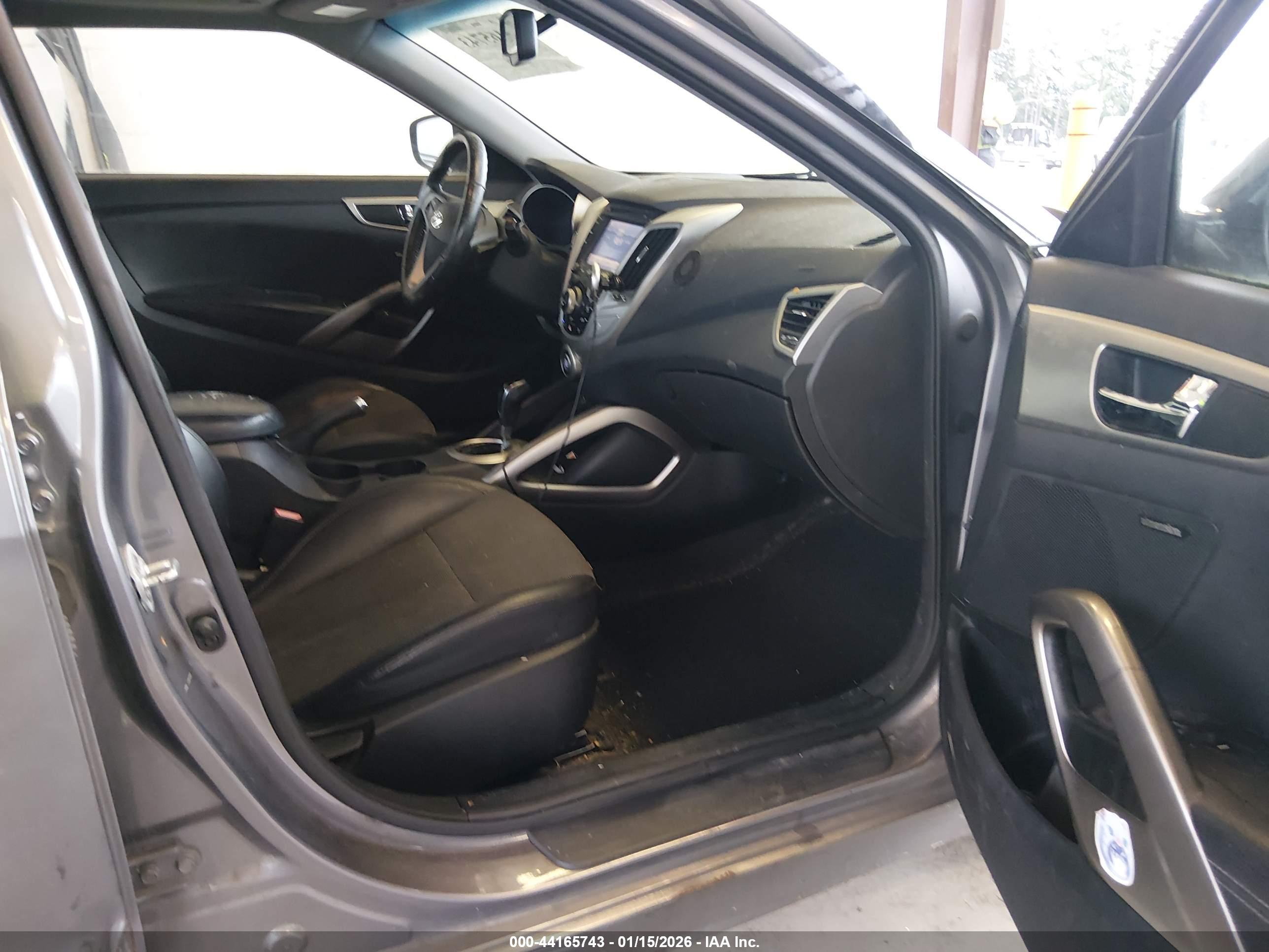 HYUNDAI VELOSTER image 5