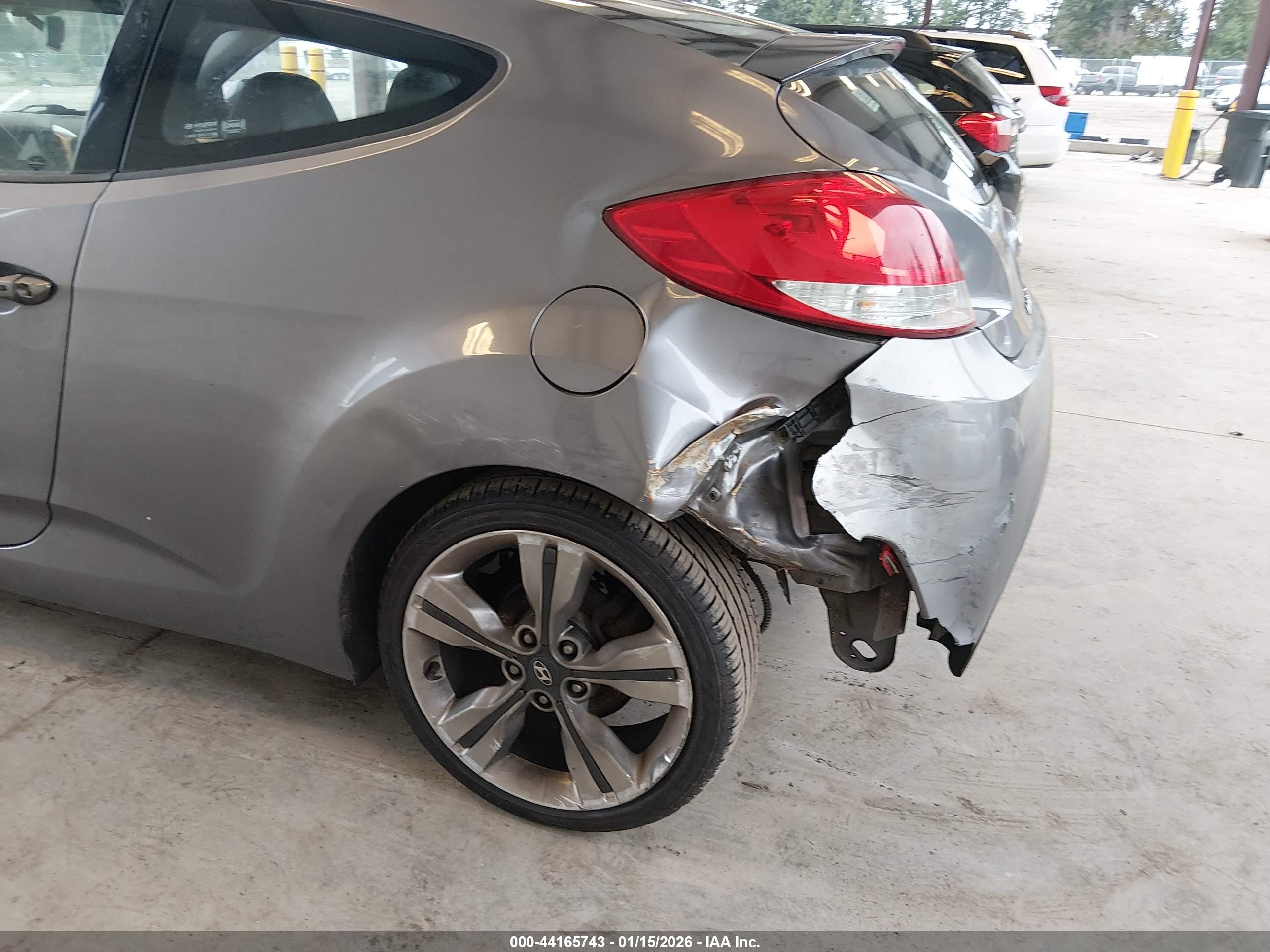 HYUNDAI VELOSTER image 6