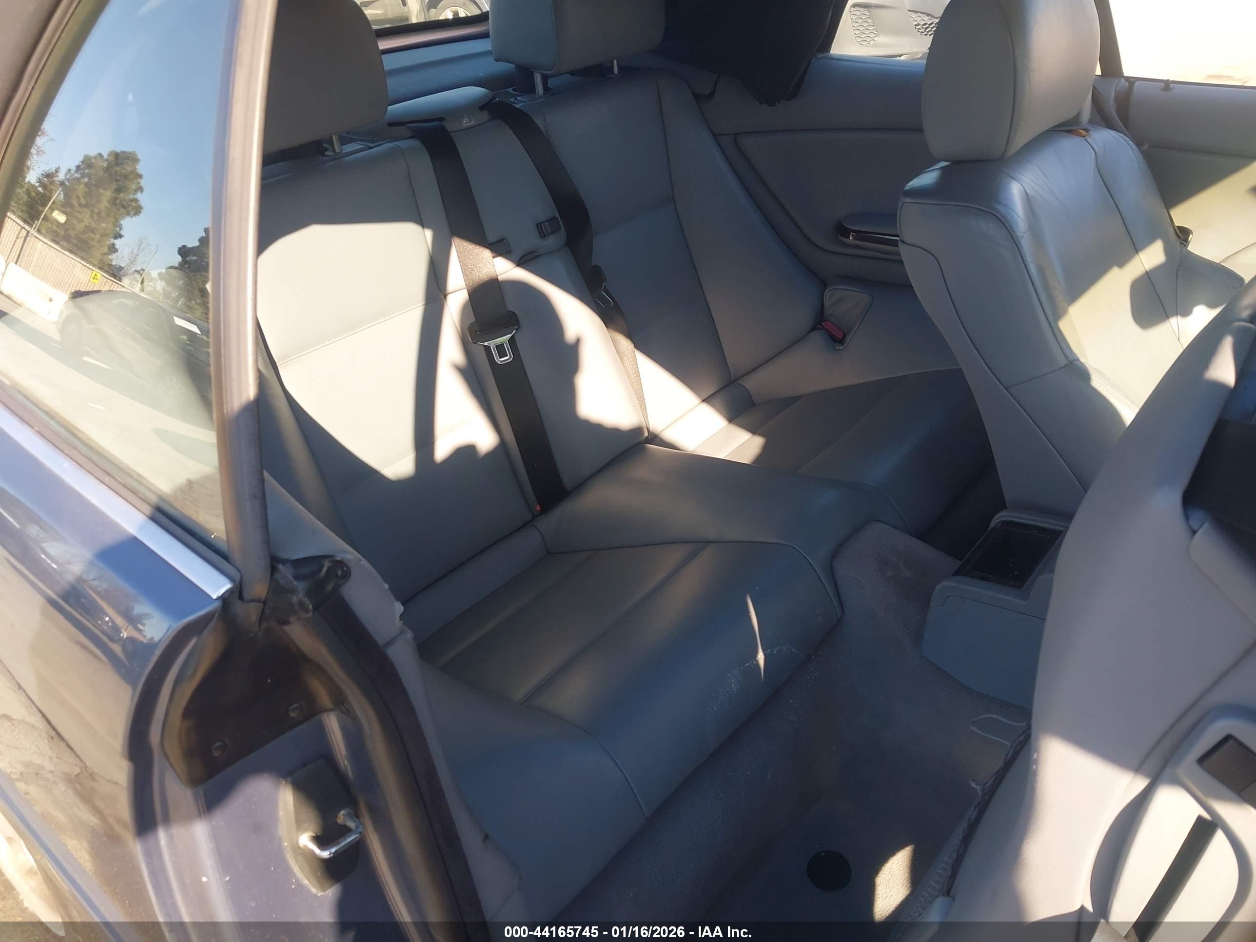 BMW 330CI image 8