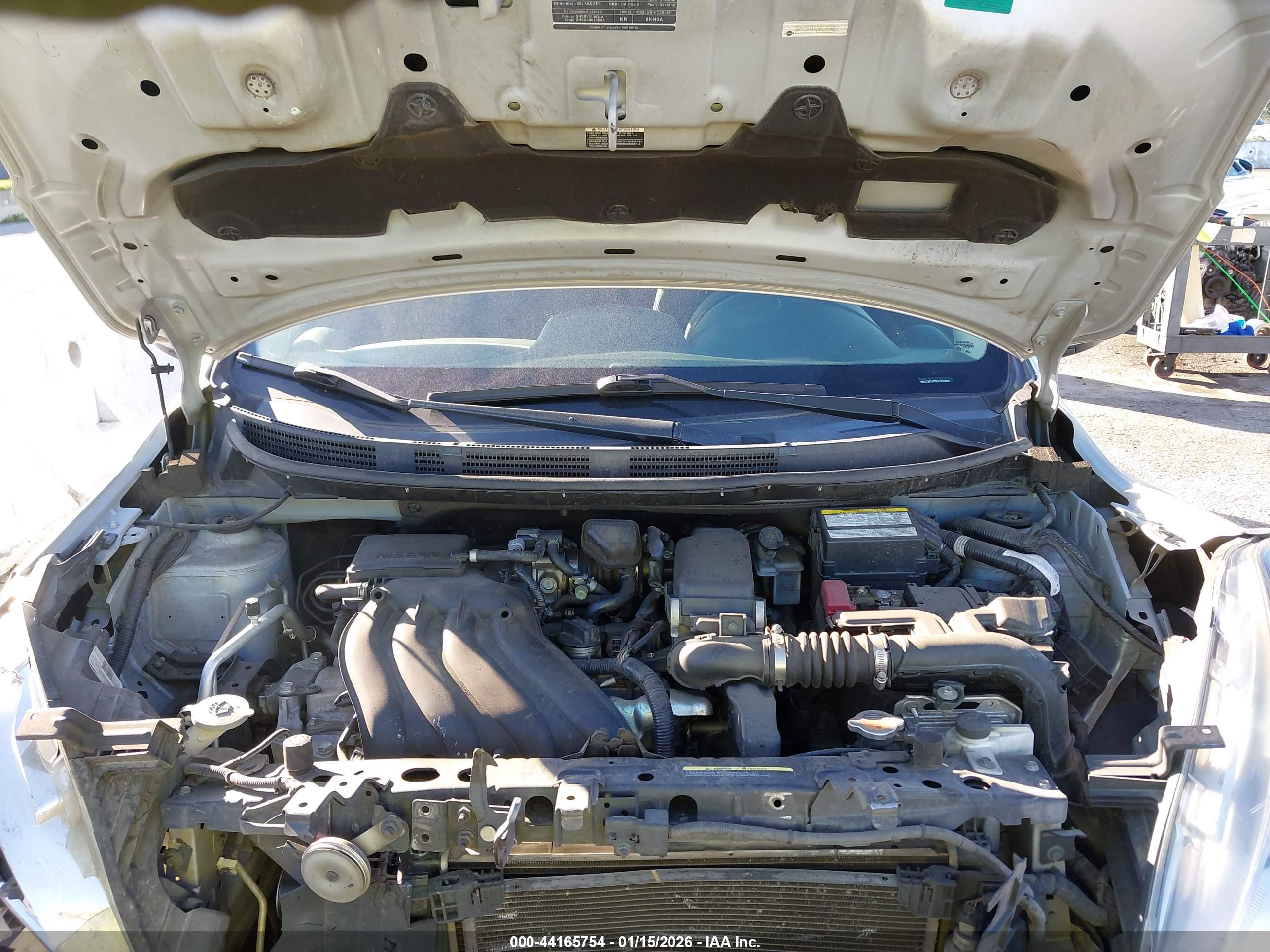 NISSAN VERSA image 10