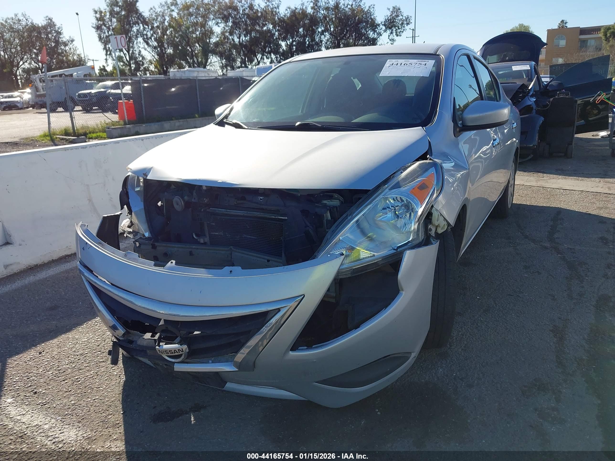 NISSAN VERSA image 2
