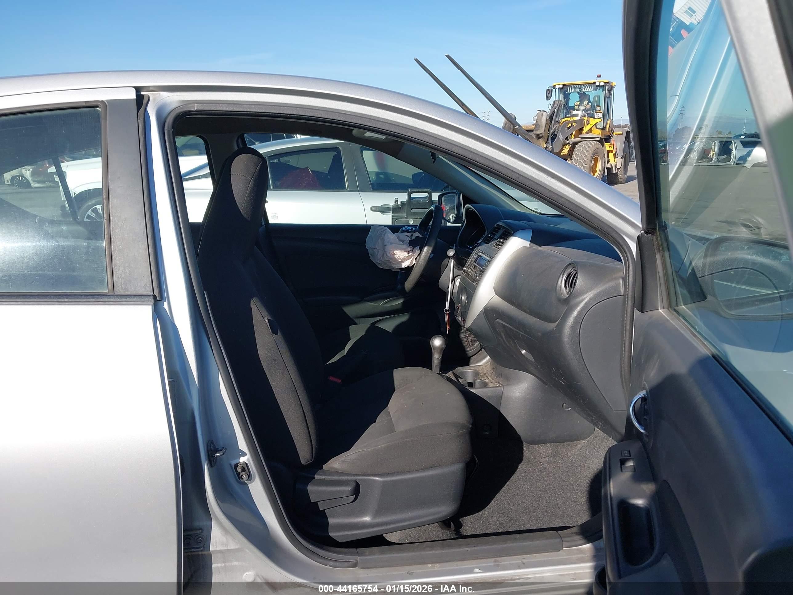 NISSAN VERSA image 5