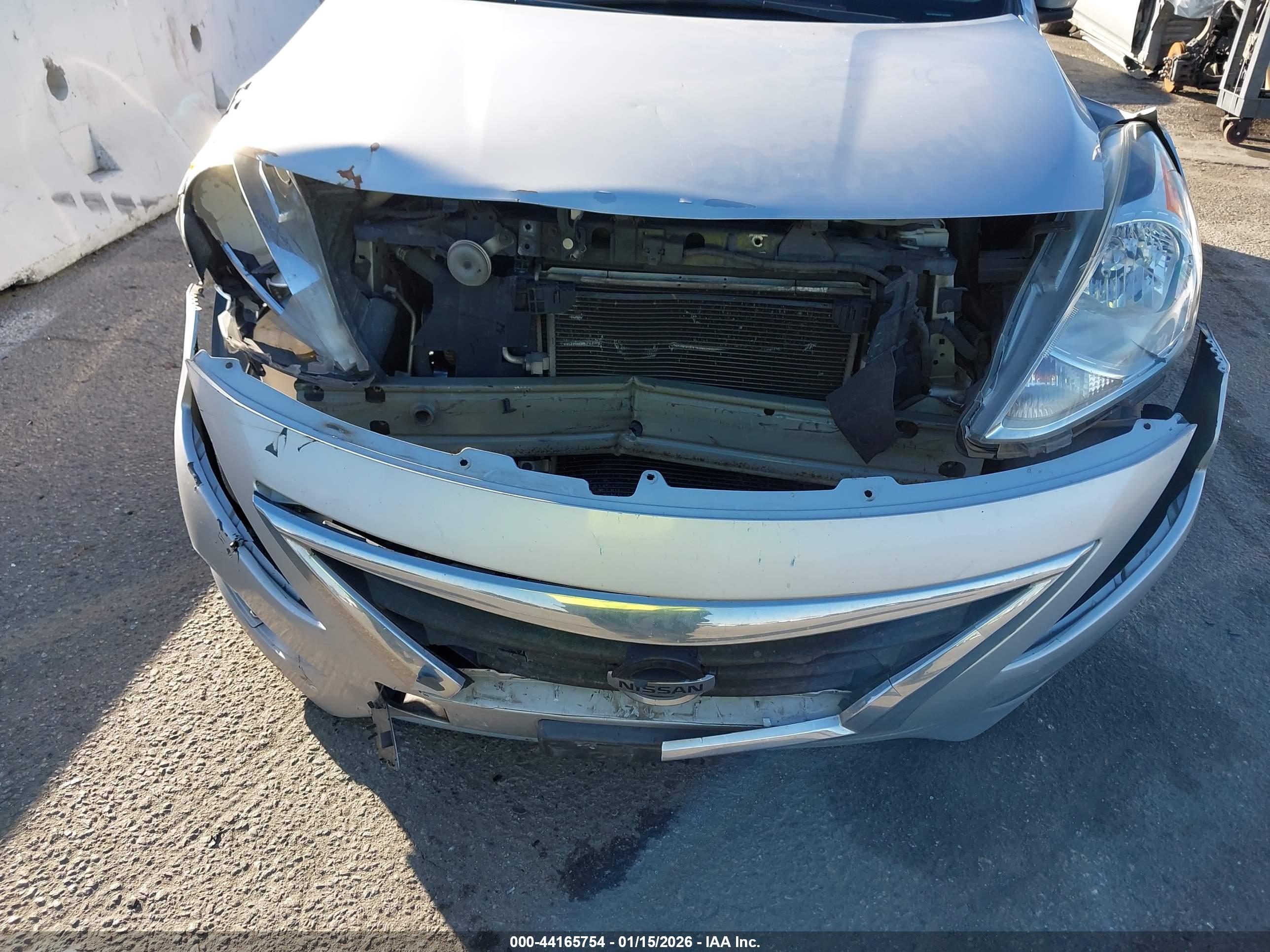 NISSAN VERSA image 6