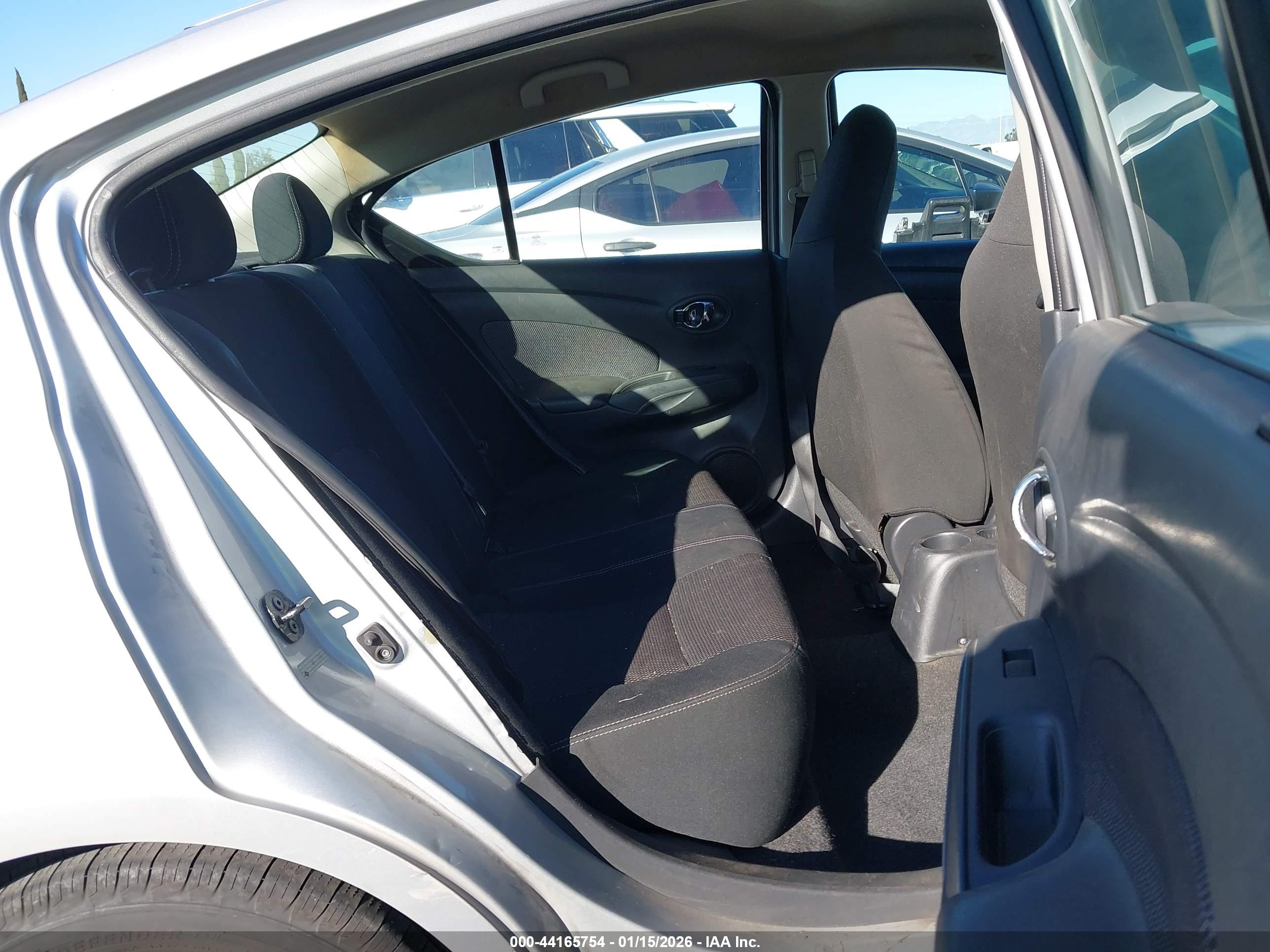 NISSAN VERSA image 8