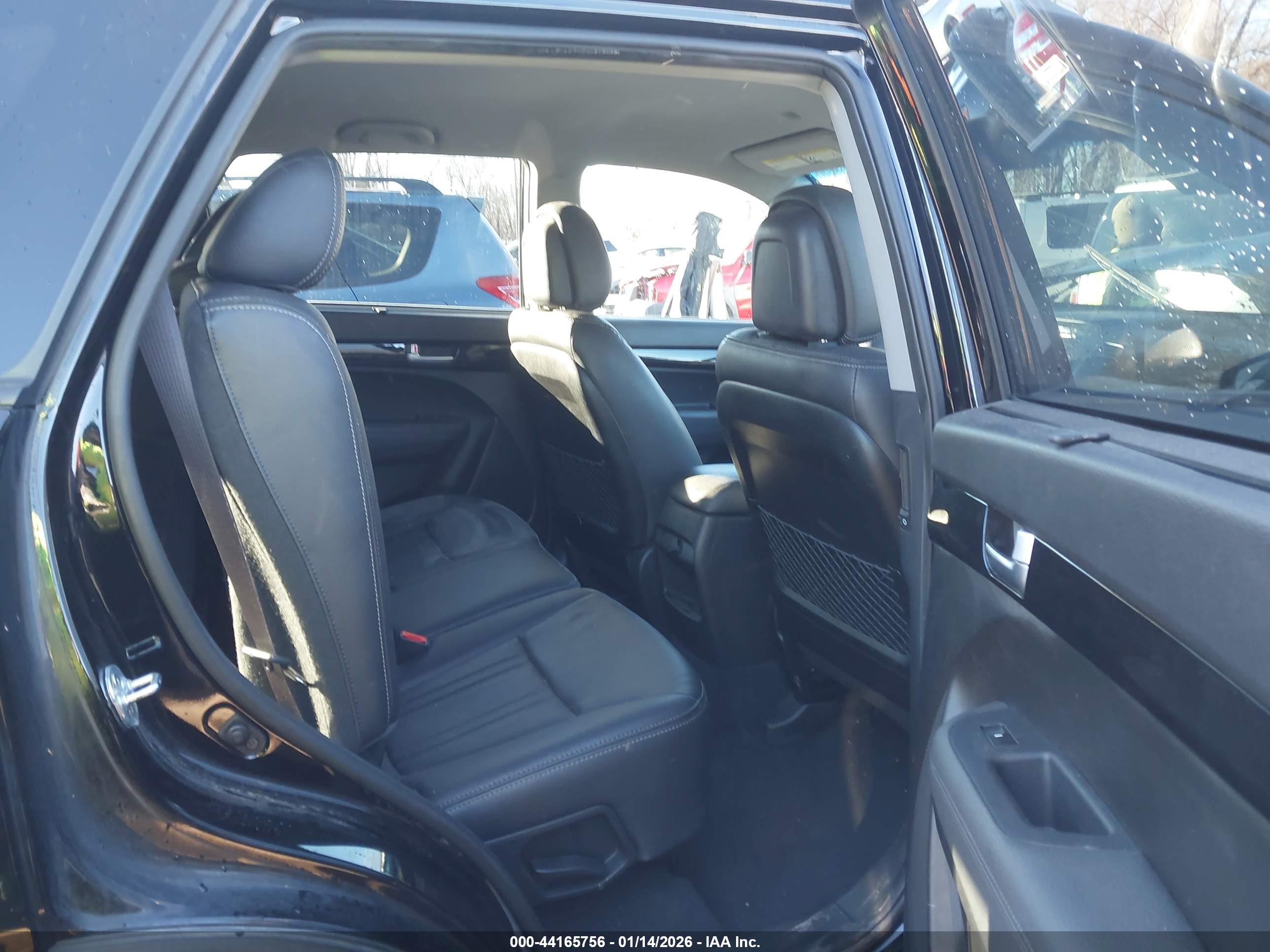 KIA SORENTO image 8