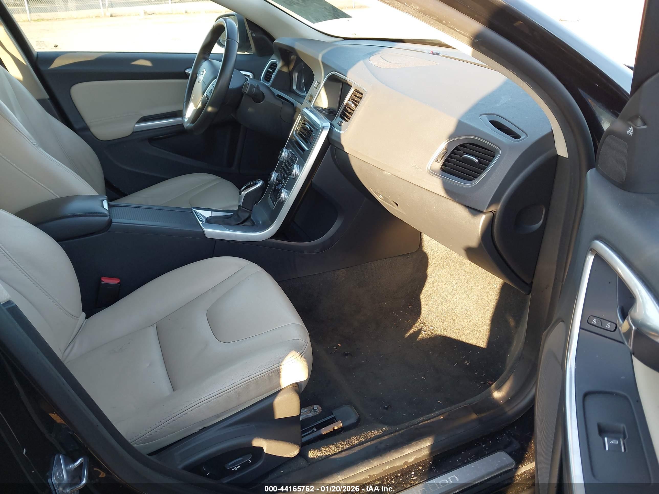 VOLVO S60 image 5