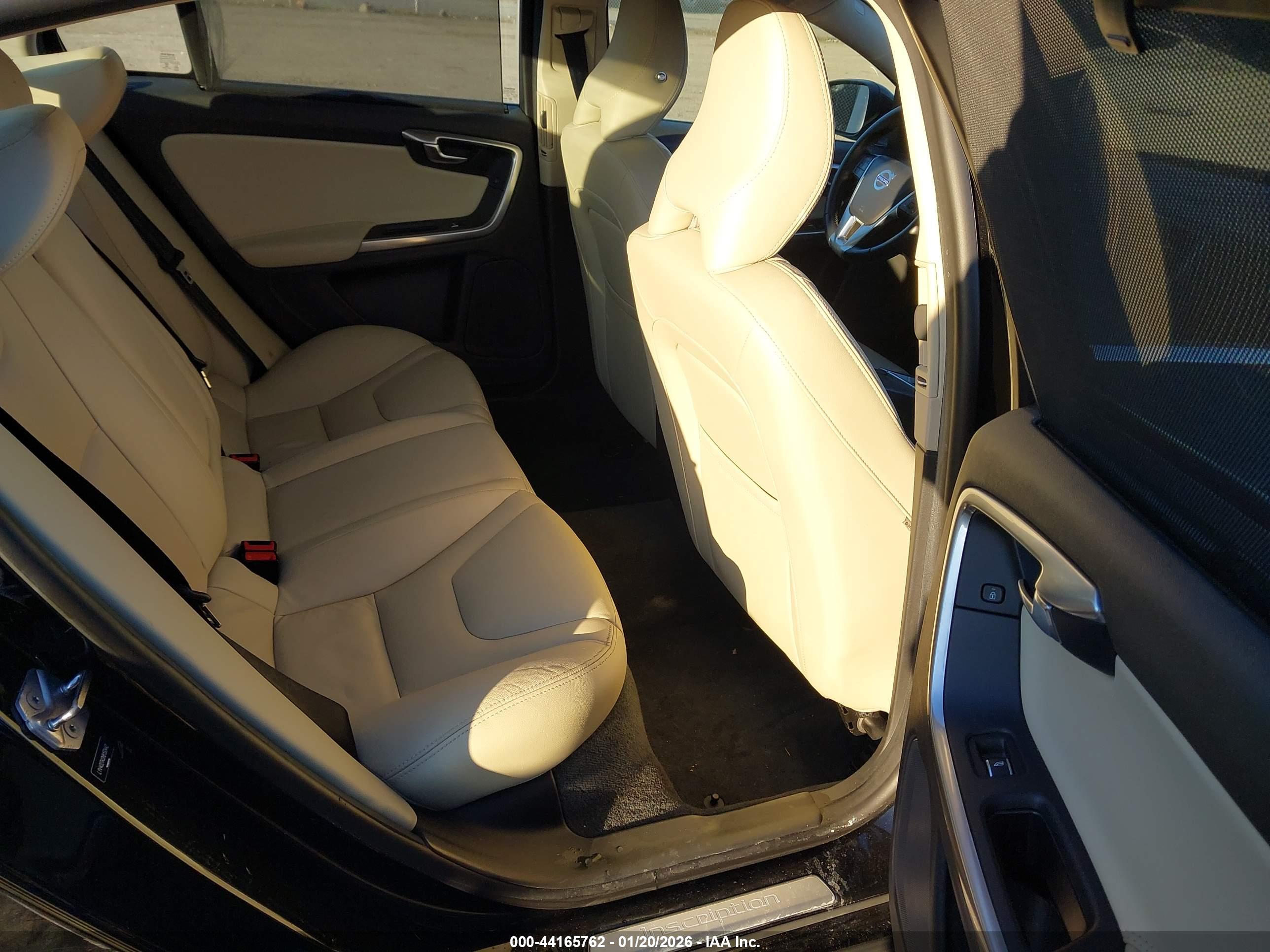 VOLVO S60 image 8