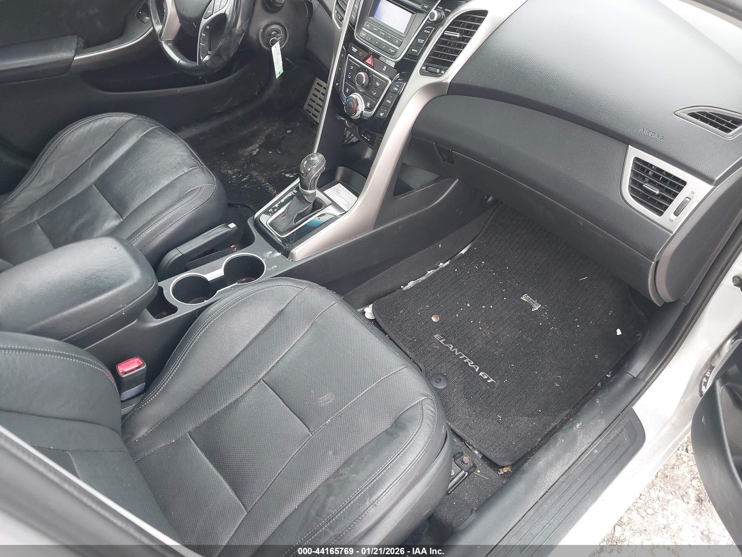 HYUNDAI ELANTRA image 5
