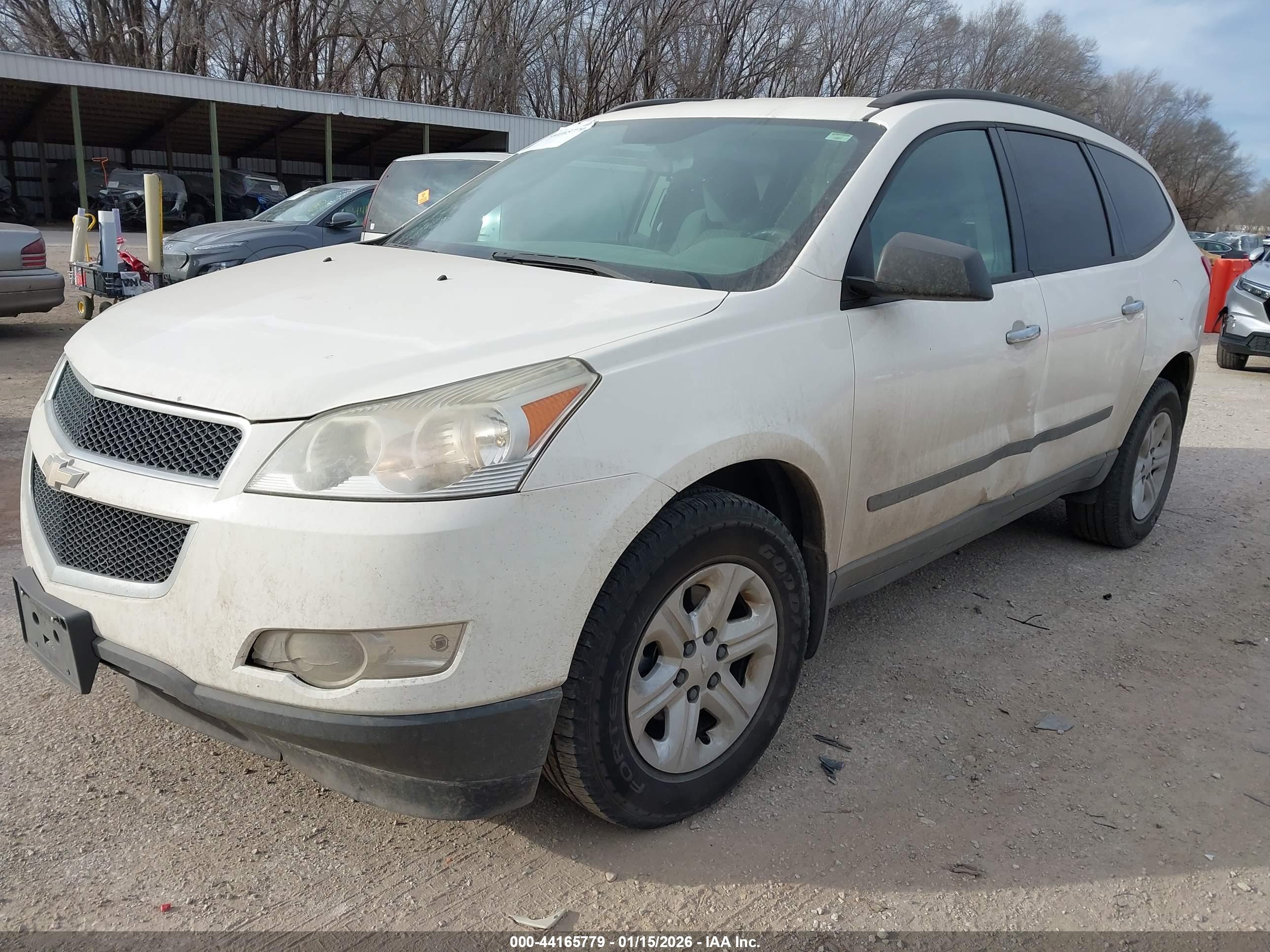 CHEVROLET TRAVERSE image 2