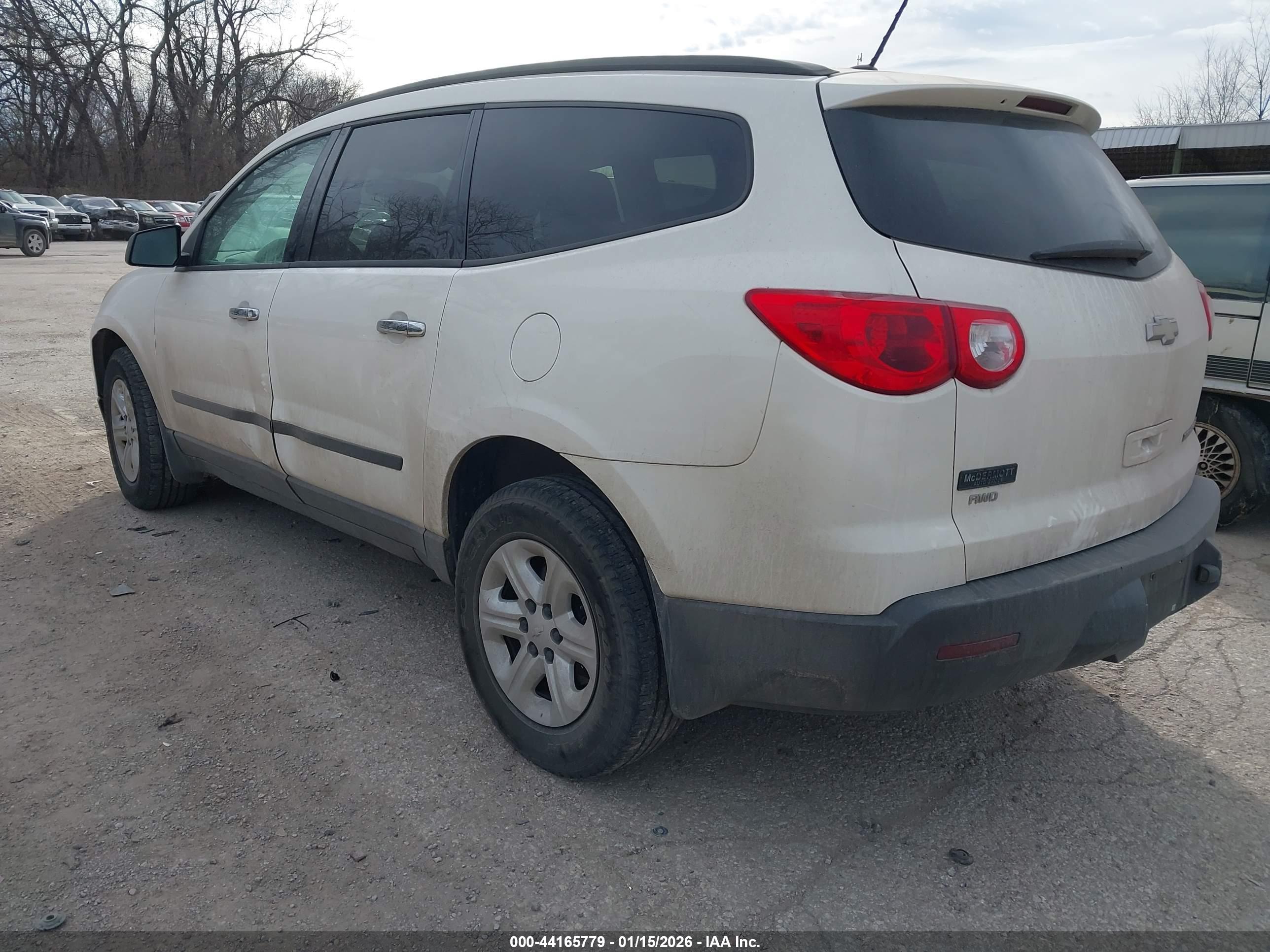 CHEVROLET TRAVERSE image 3