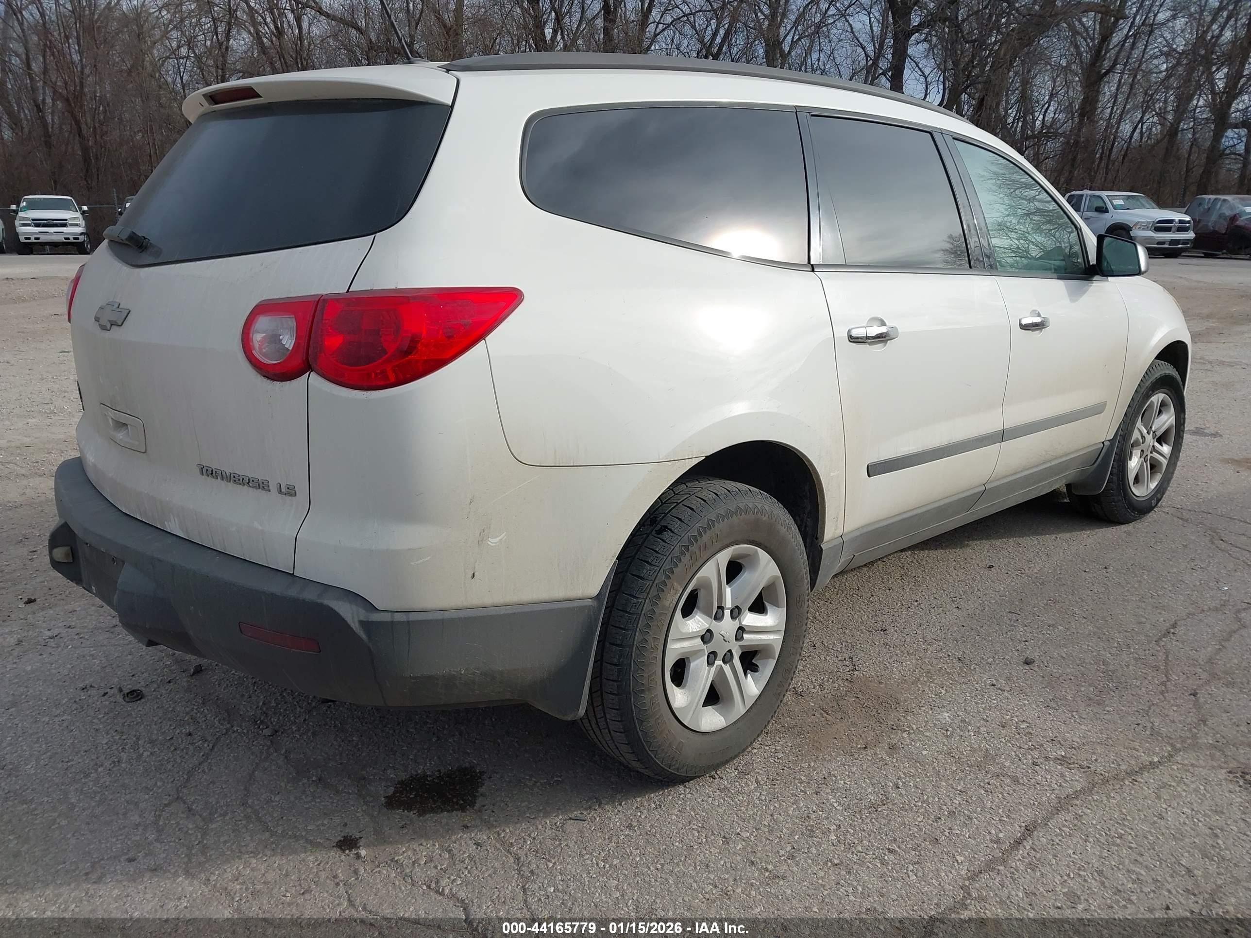 CHEVROLET TRAVERSE image 4