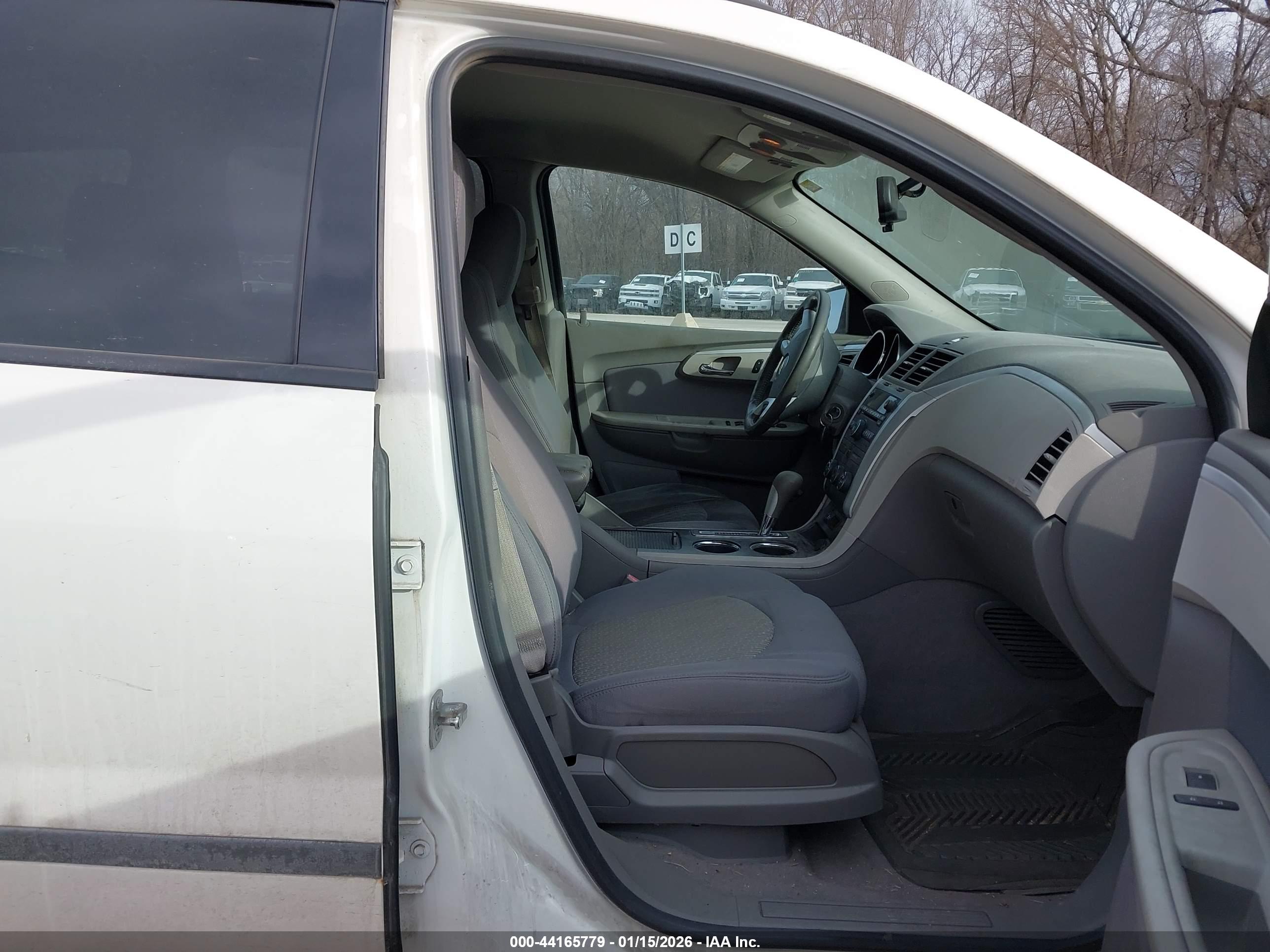 CHEVROLET TRAVERSE image 5
