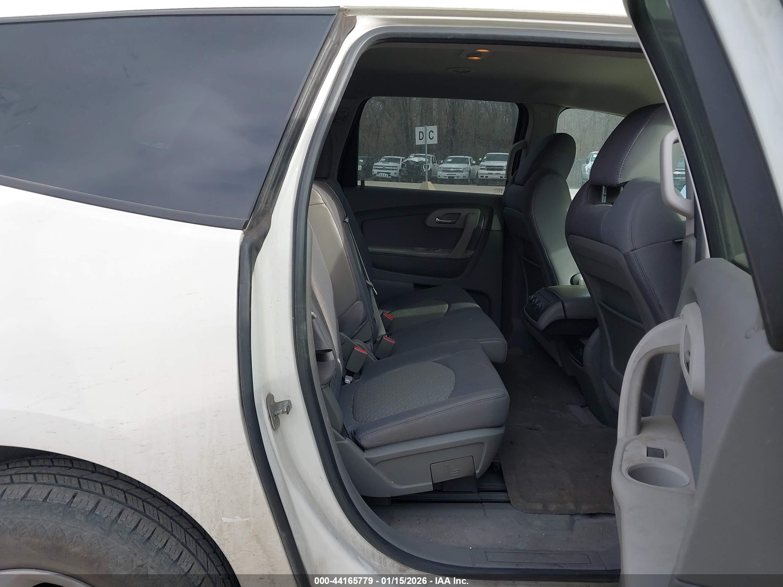 CHEVROLET TRAVERSE image 8