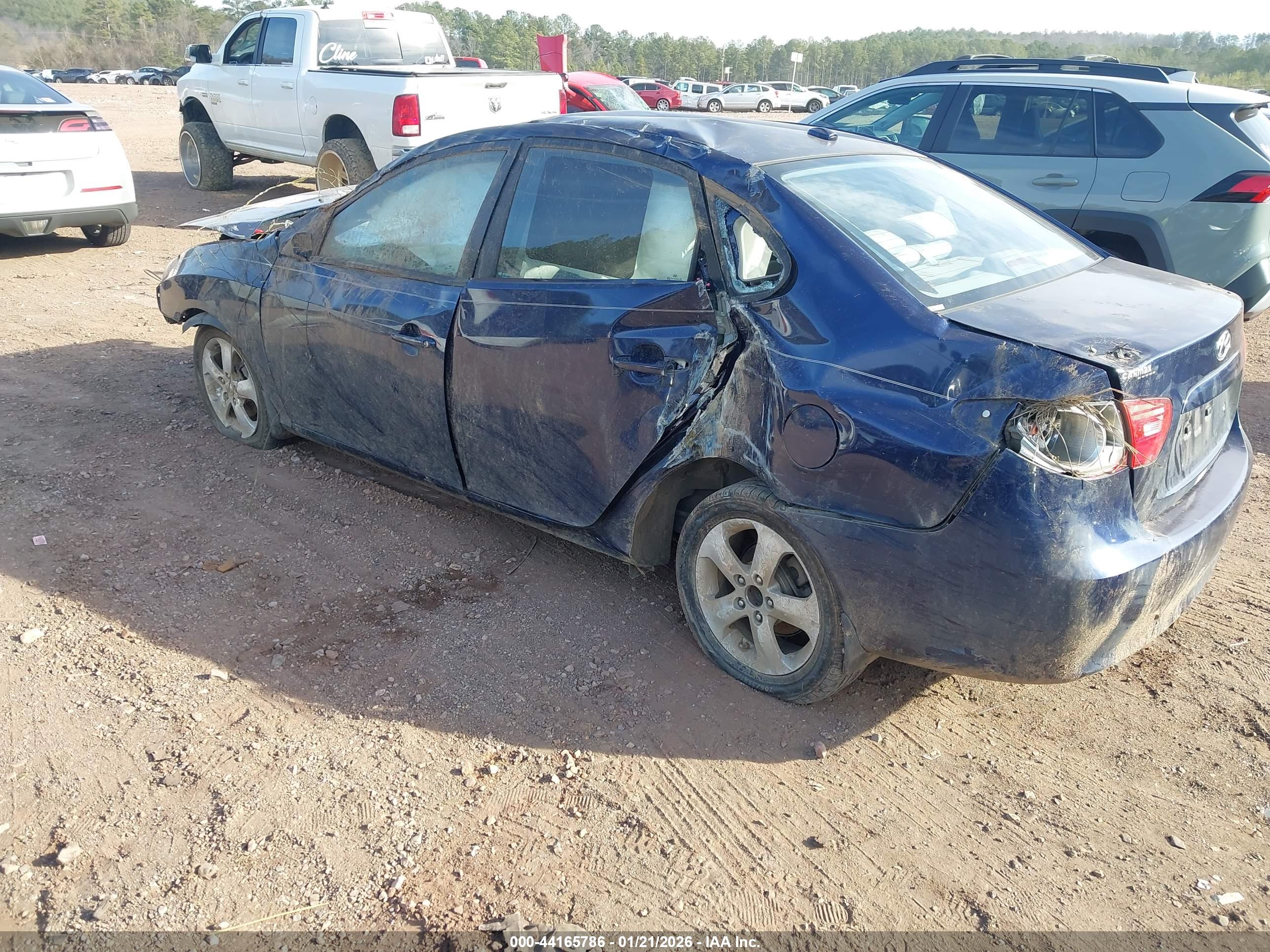 HYUNDAI ELANTRA image 3
