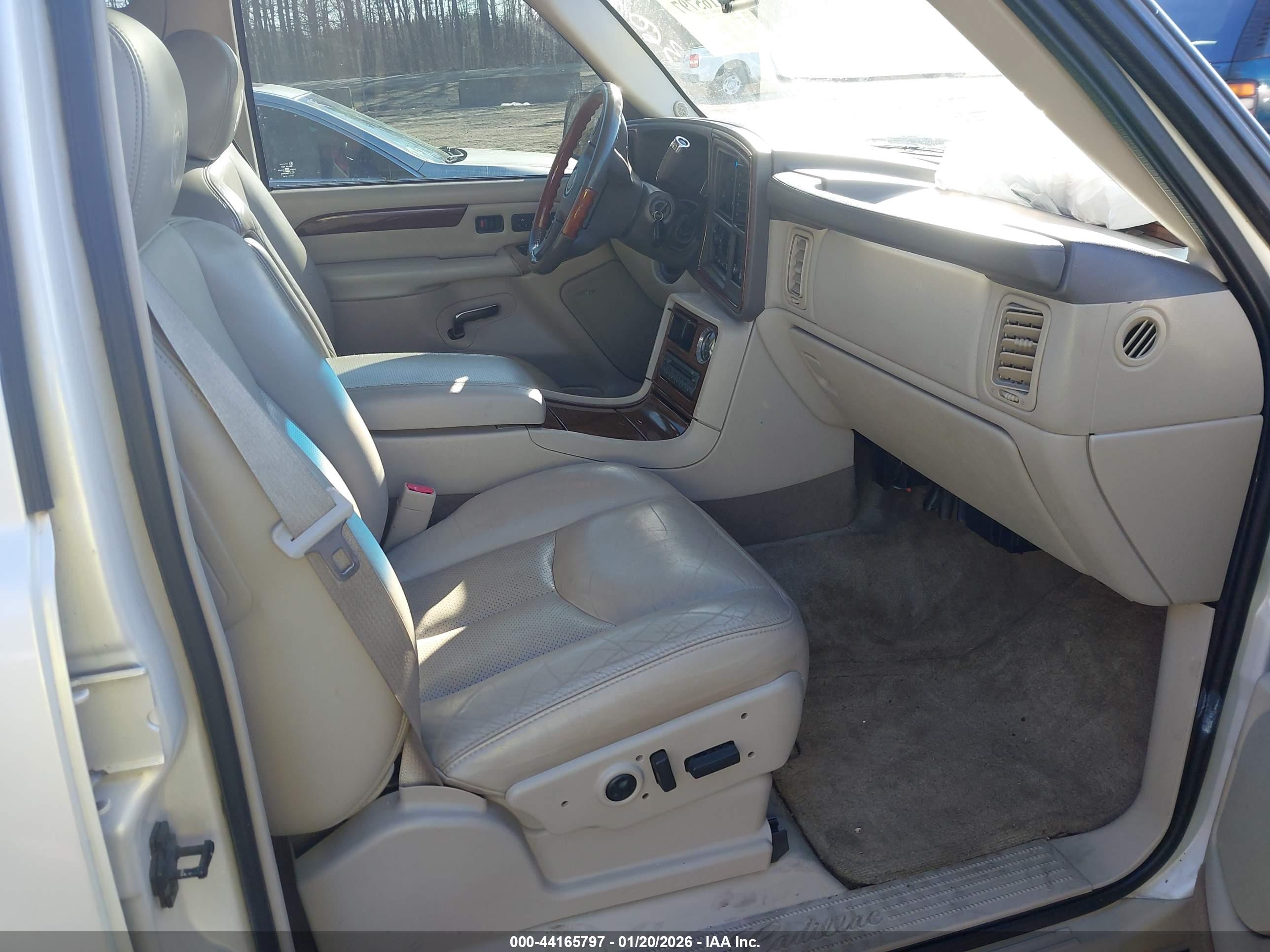 CADILLAC ESCALADE image 5