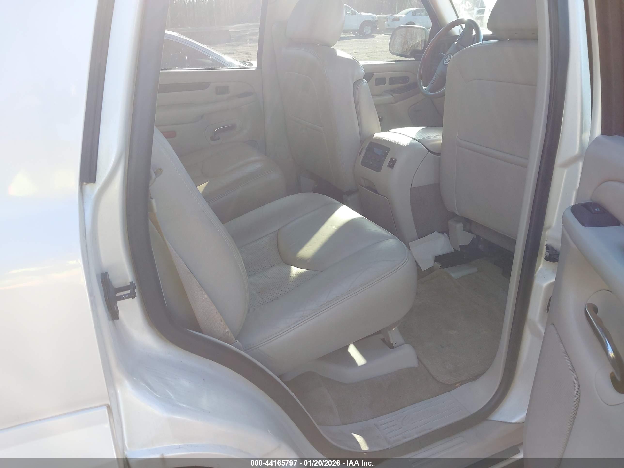 CADILLAC ESCALADE image 8