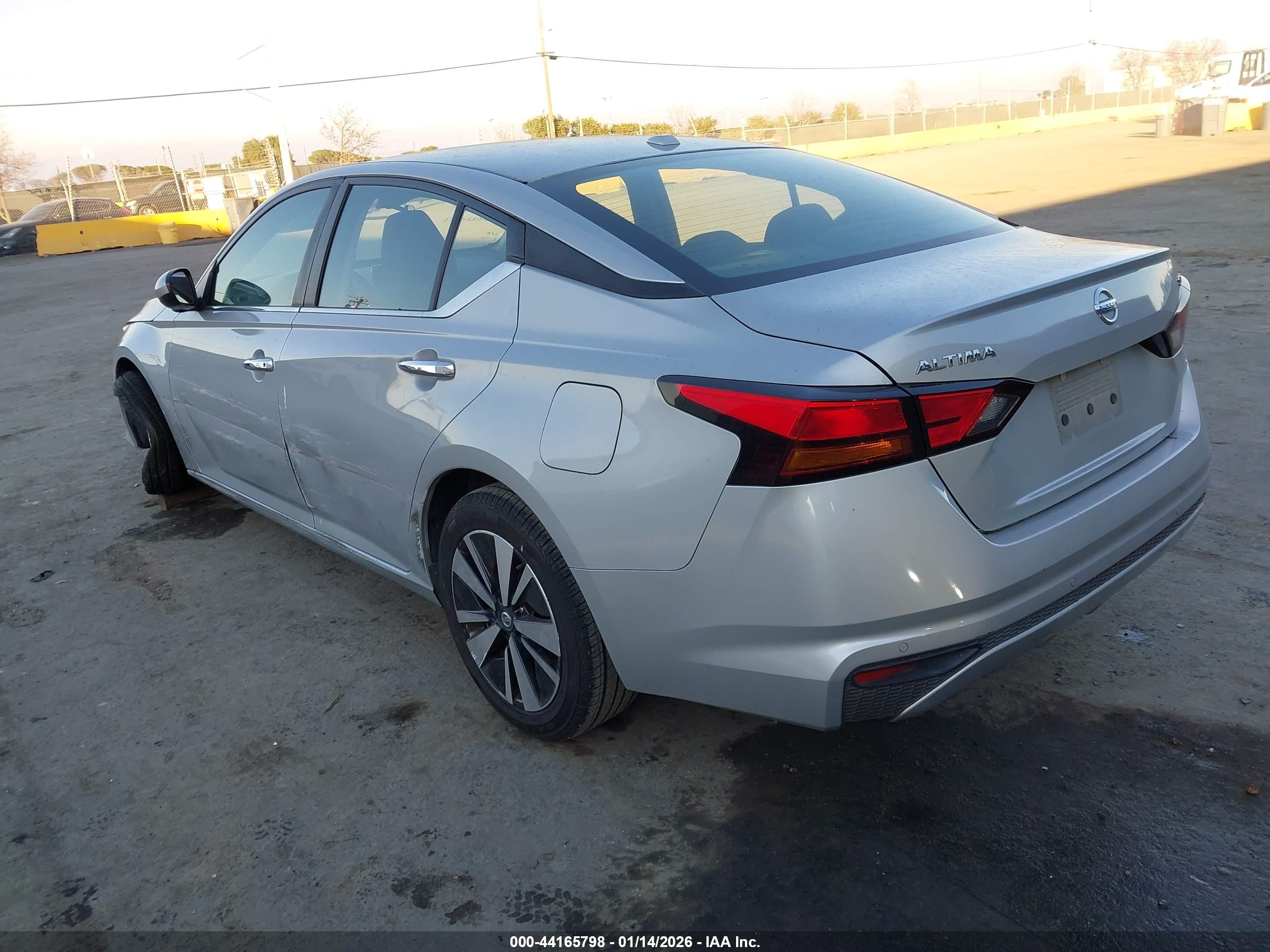 NISSAN ALTIMA image 3