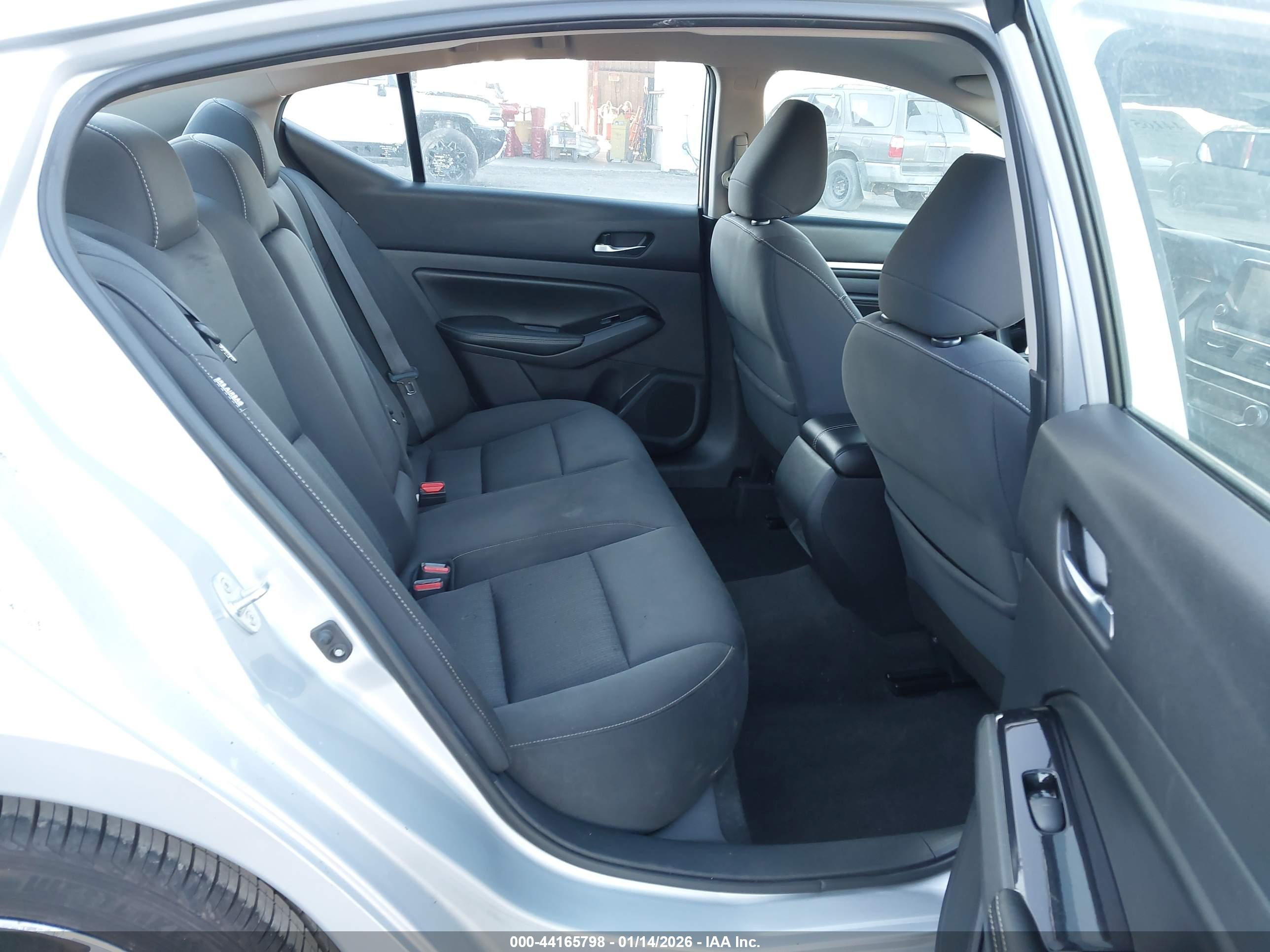 NISSAN ALTIMA image 8