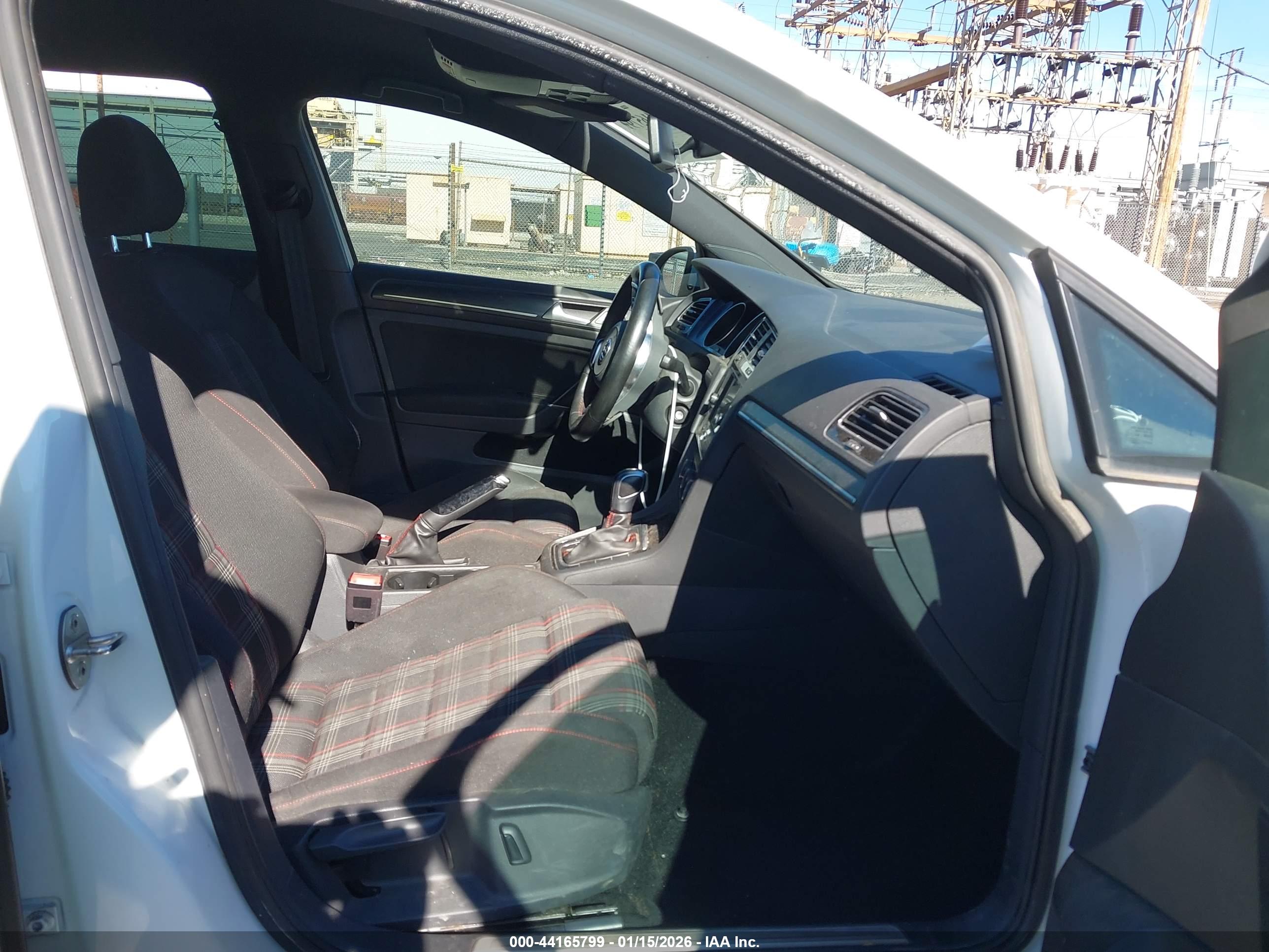 VOLKSWAGEN GOLF image 5