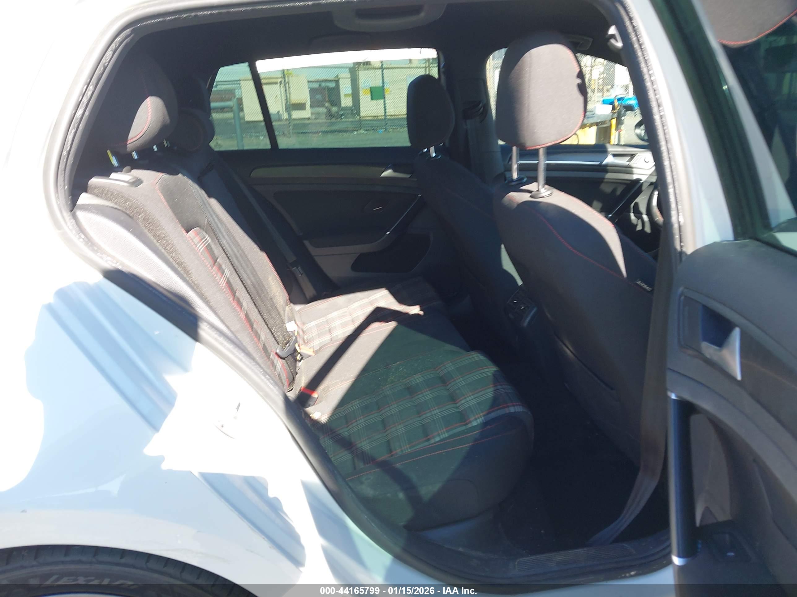 VOLKSWAGEN GOLF image 8