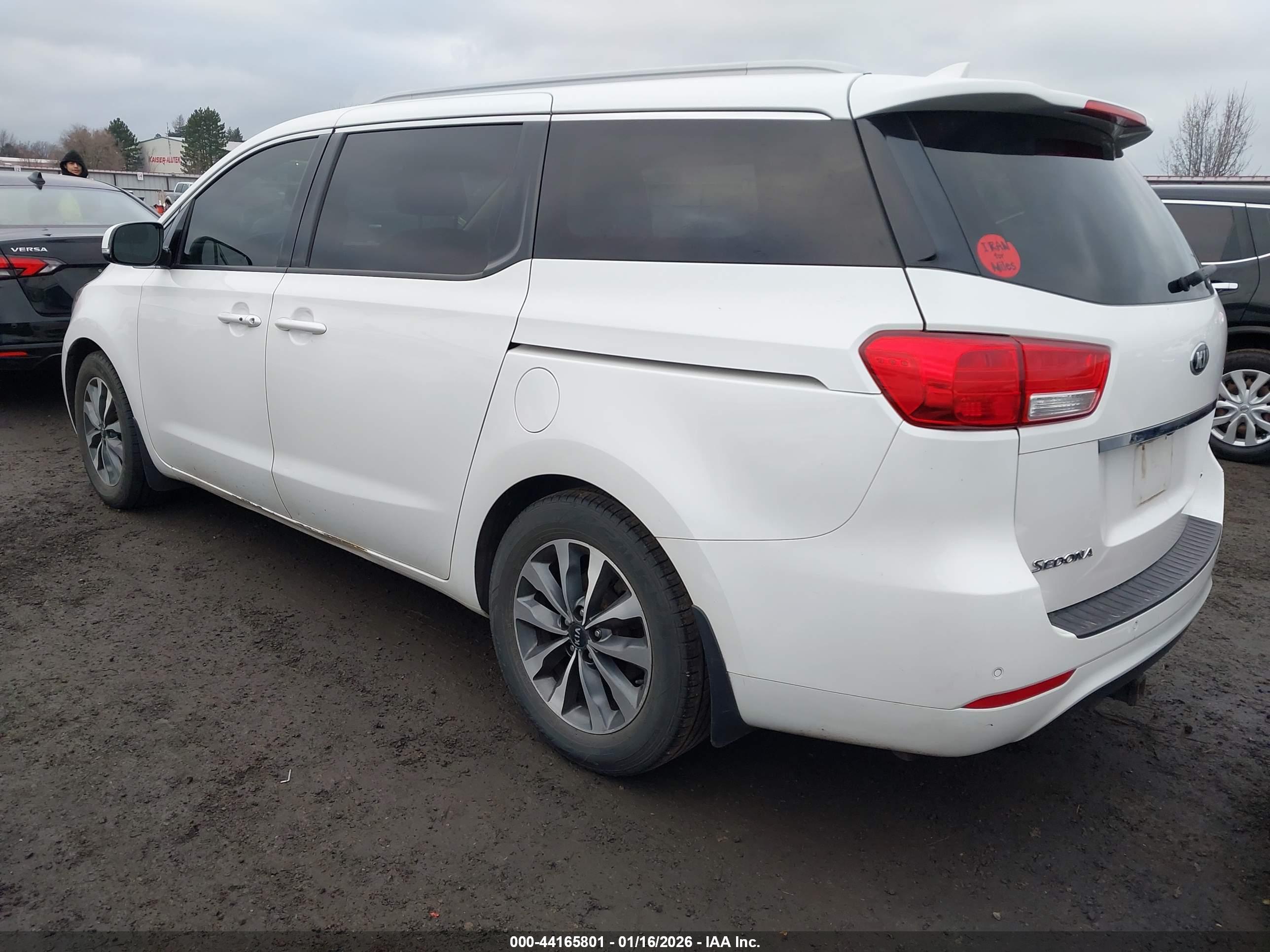 KIA SEDONA image 3