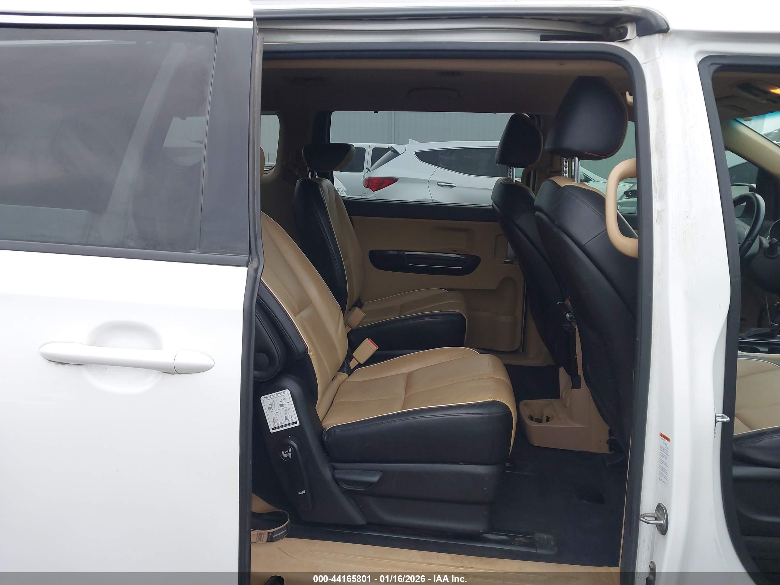 KIA SEDONA image 8