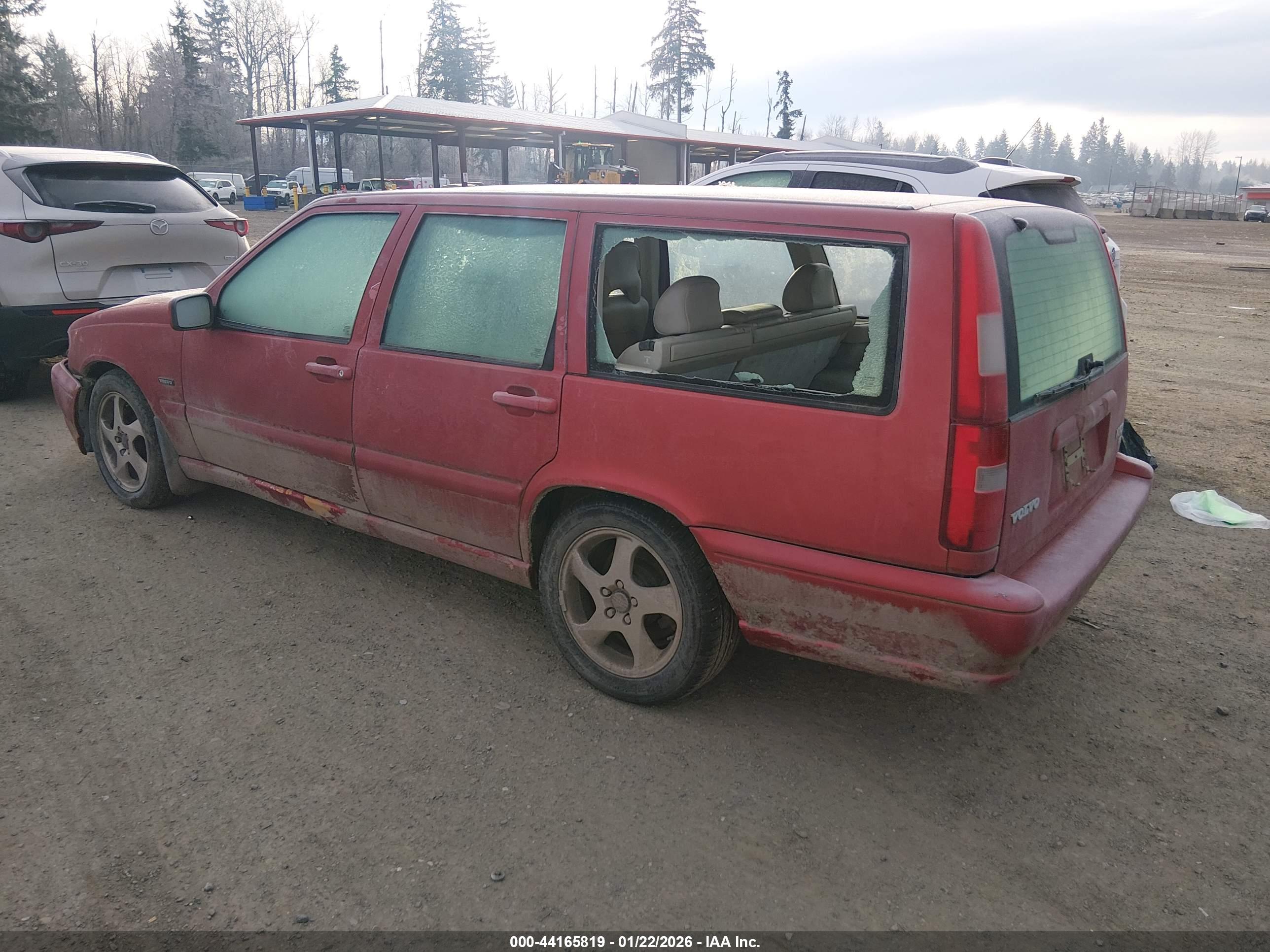 VOLVO V70 image 3