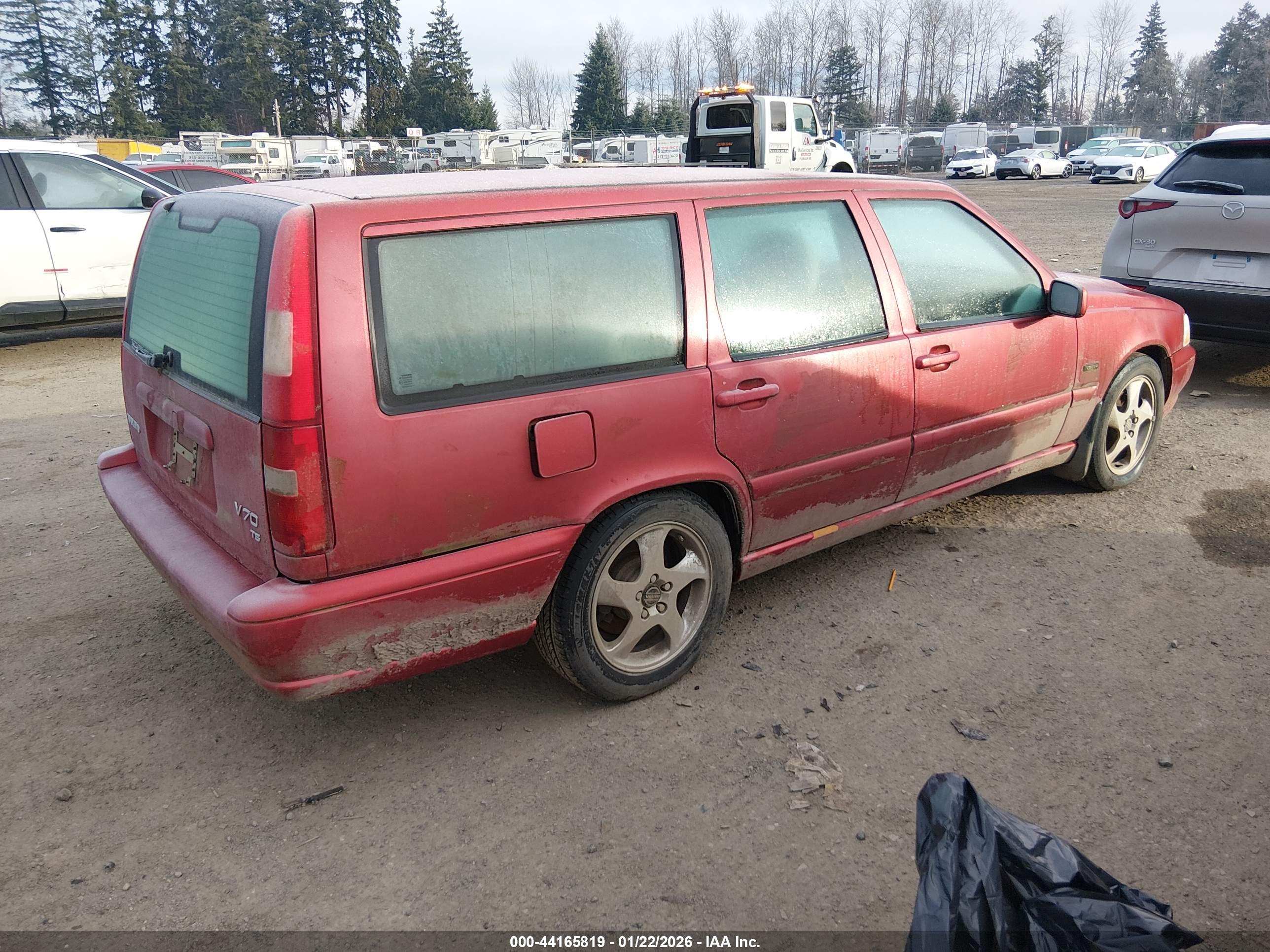 VOLVO V70 image 4