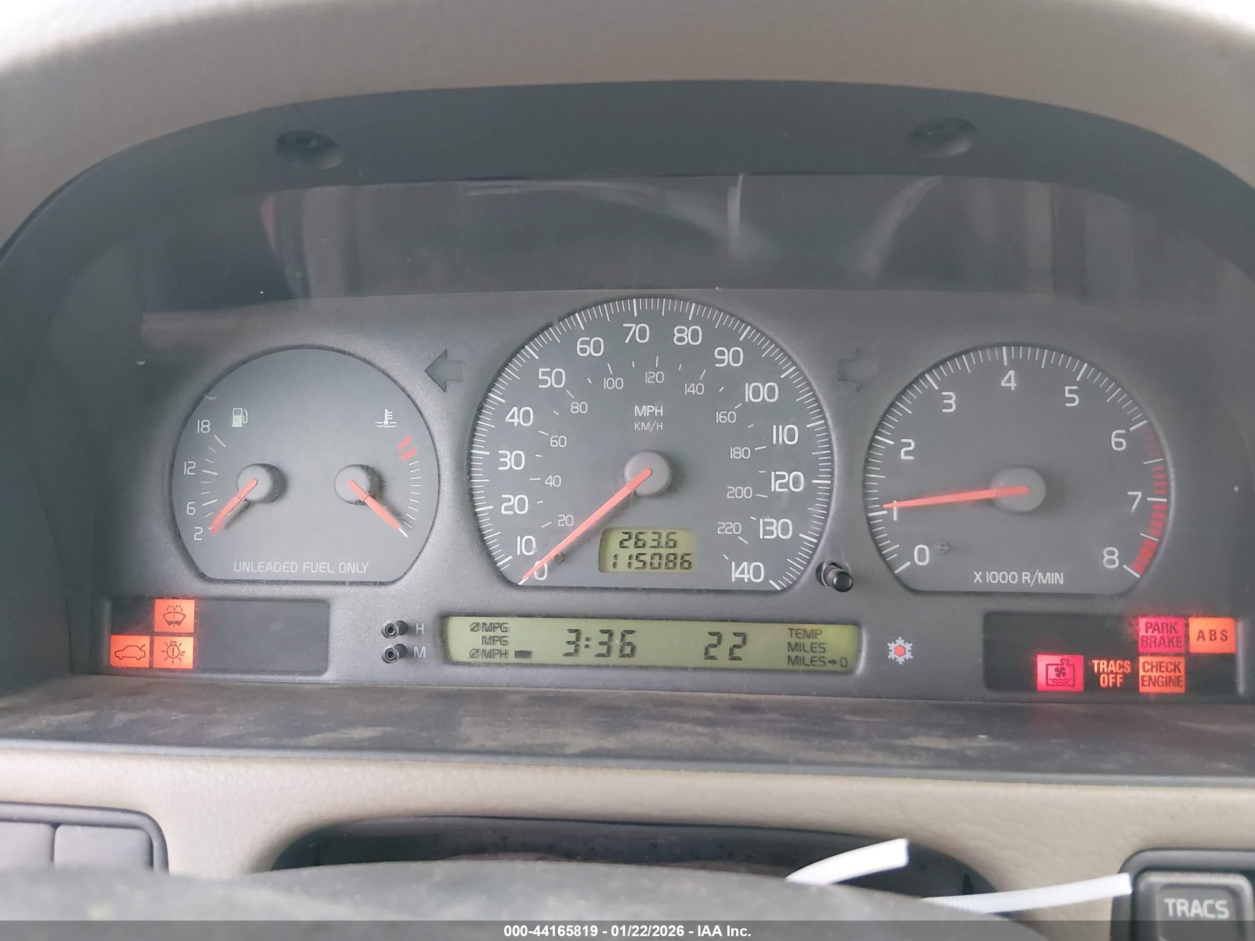 VOLVO V70 image 7