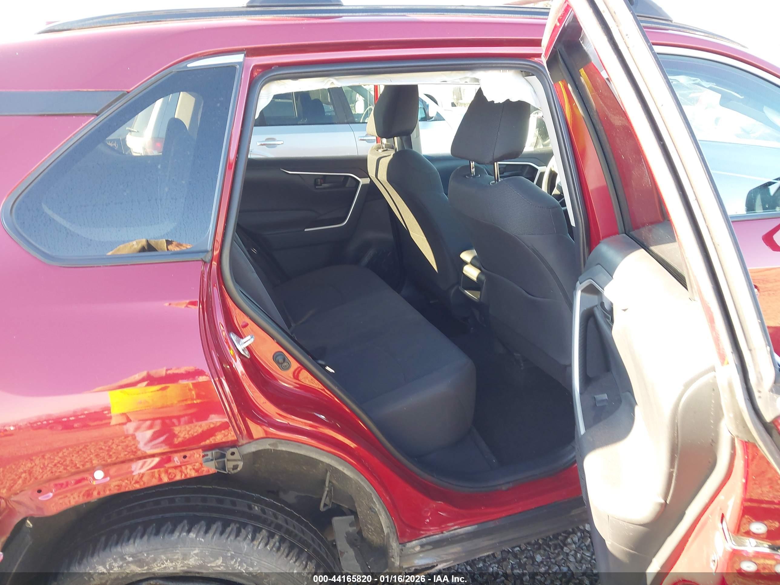 TOYOTA RAV4 image 8