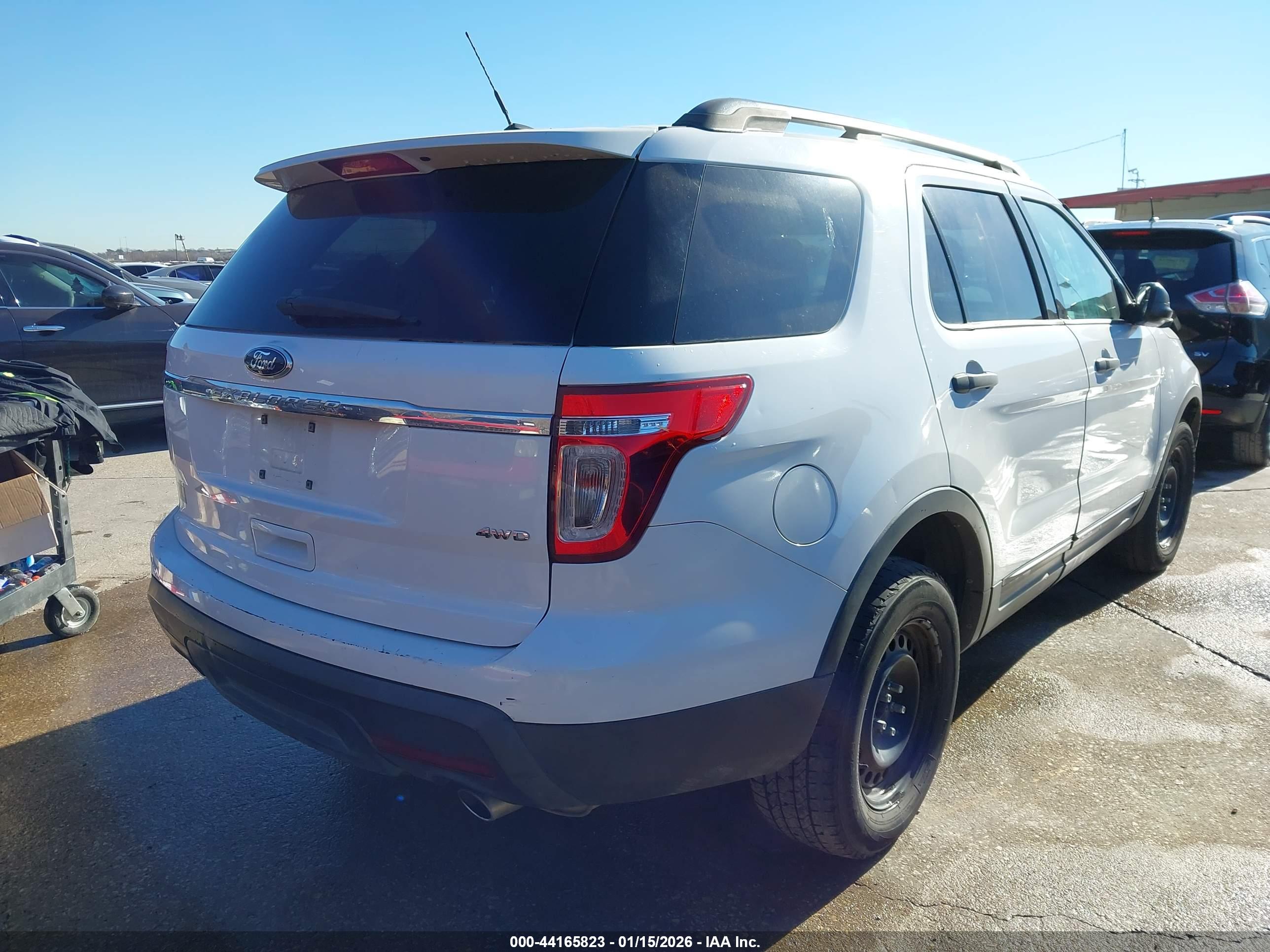 FORD EXPLORER image 4