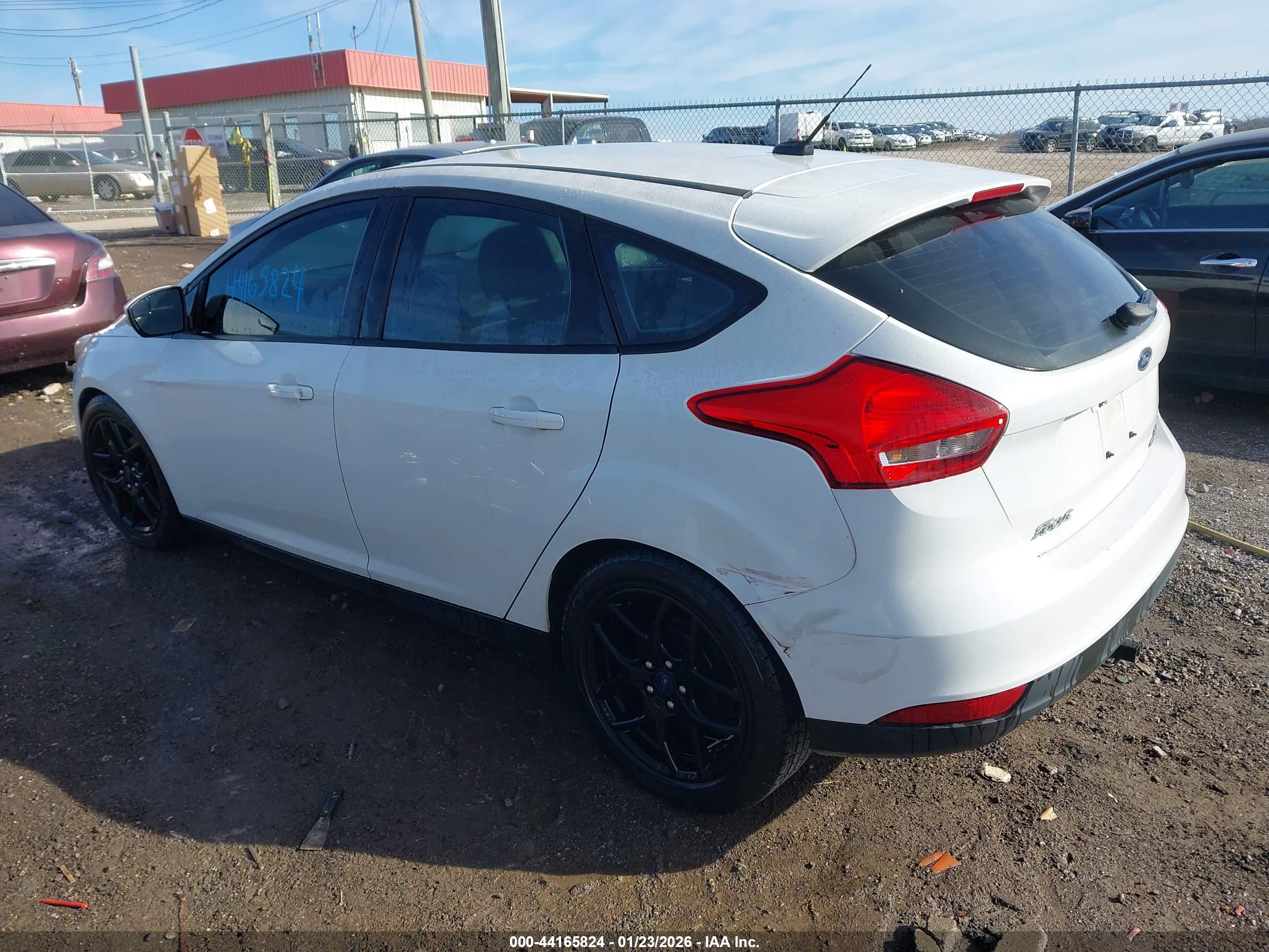 FORD FOCUS image 3