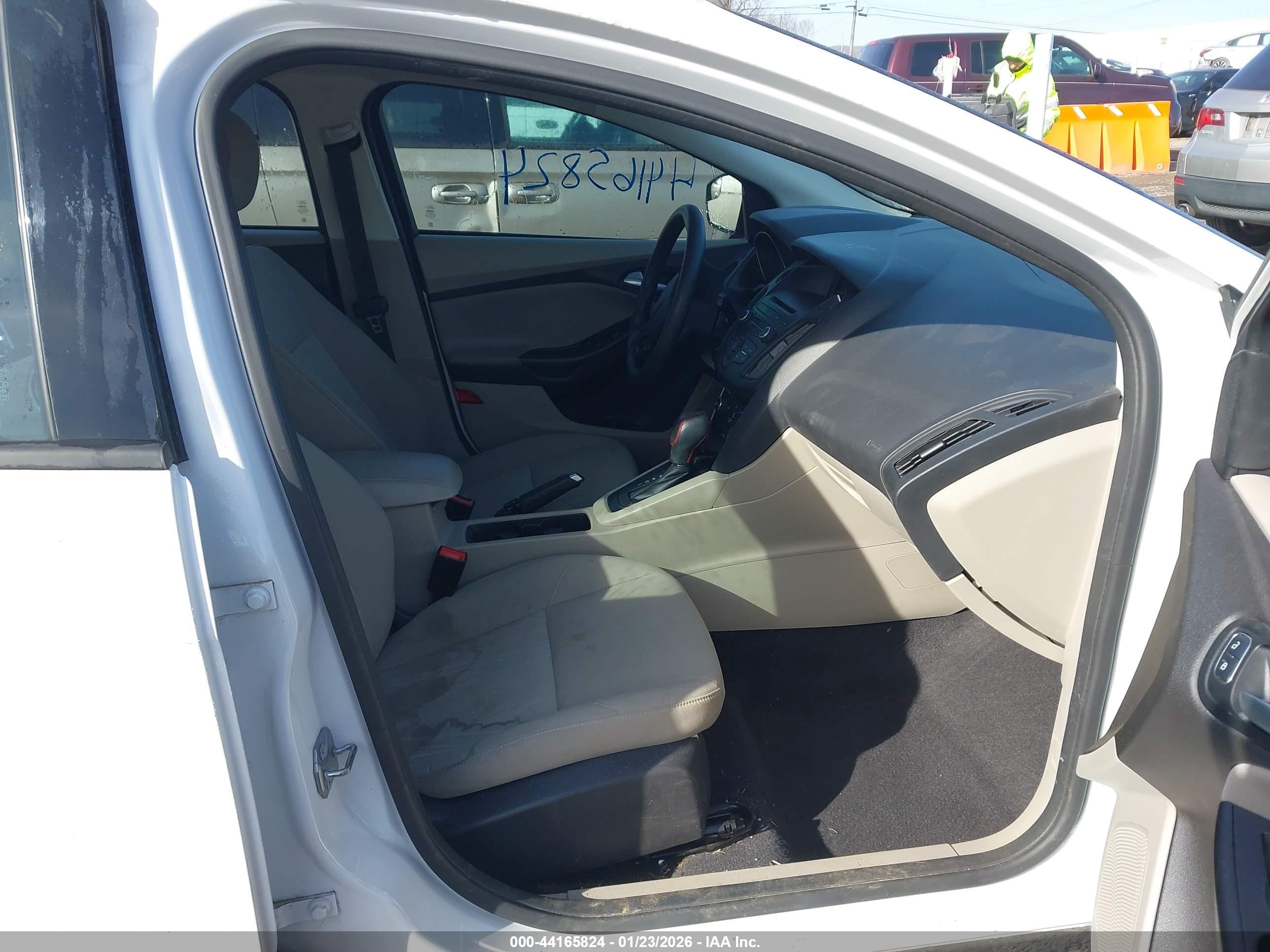 FORD FOCUS image 5