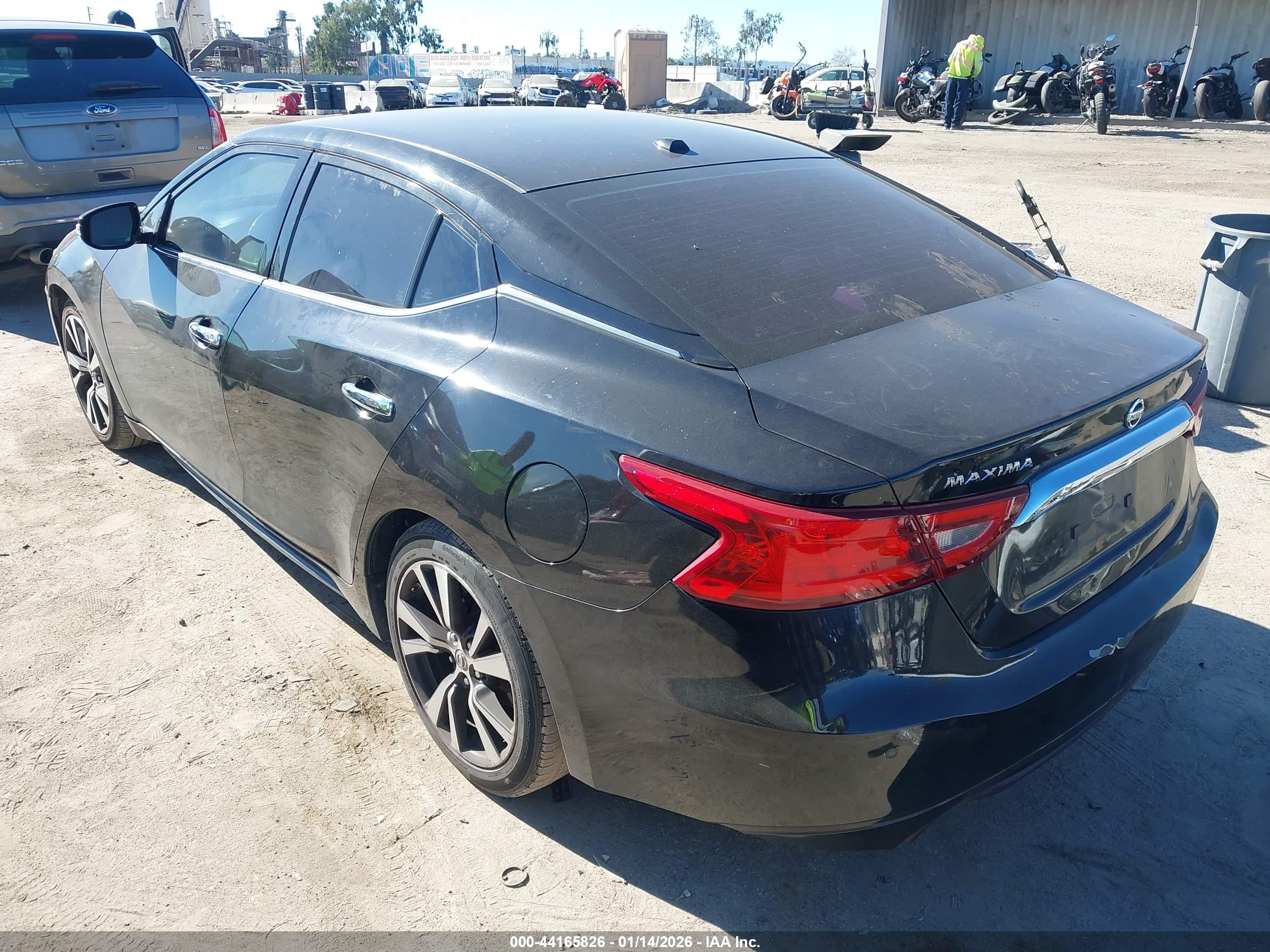NISSAN MAXIMA image 3