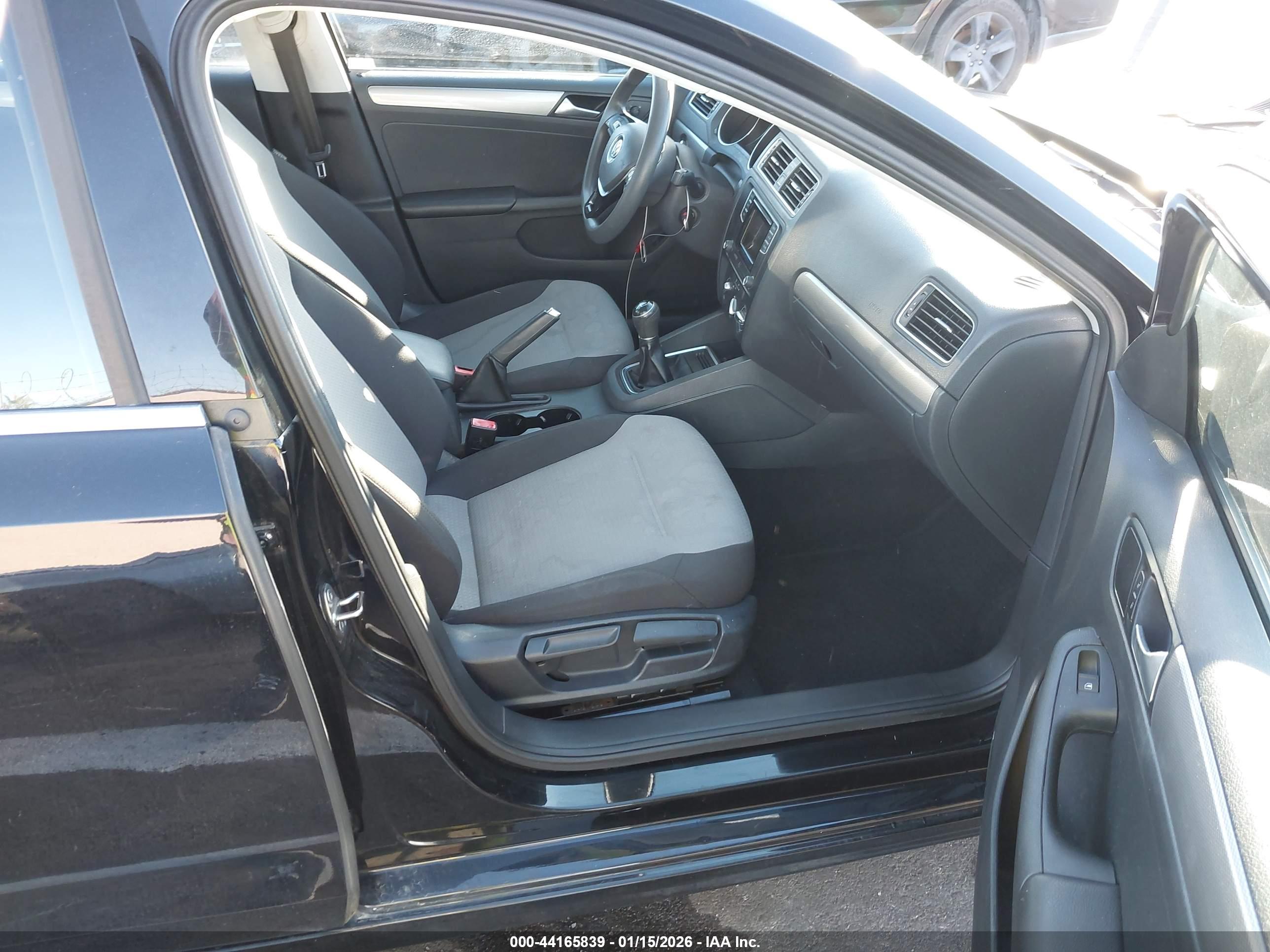 VOLKSWAGEN JETTA image 5
