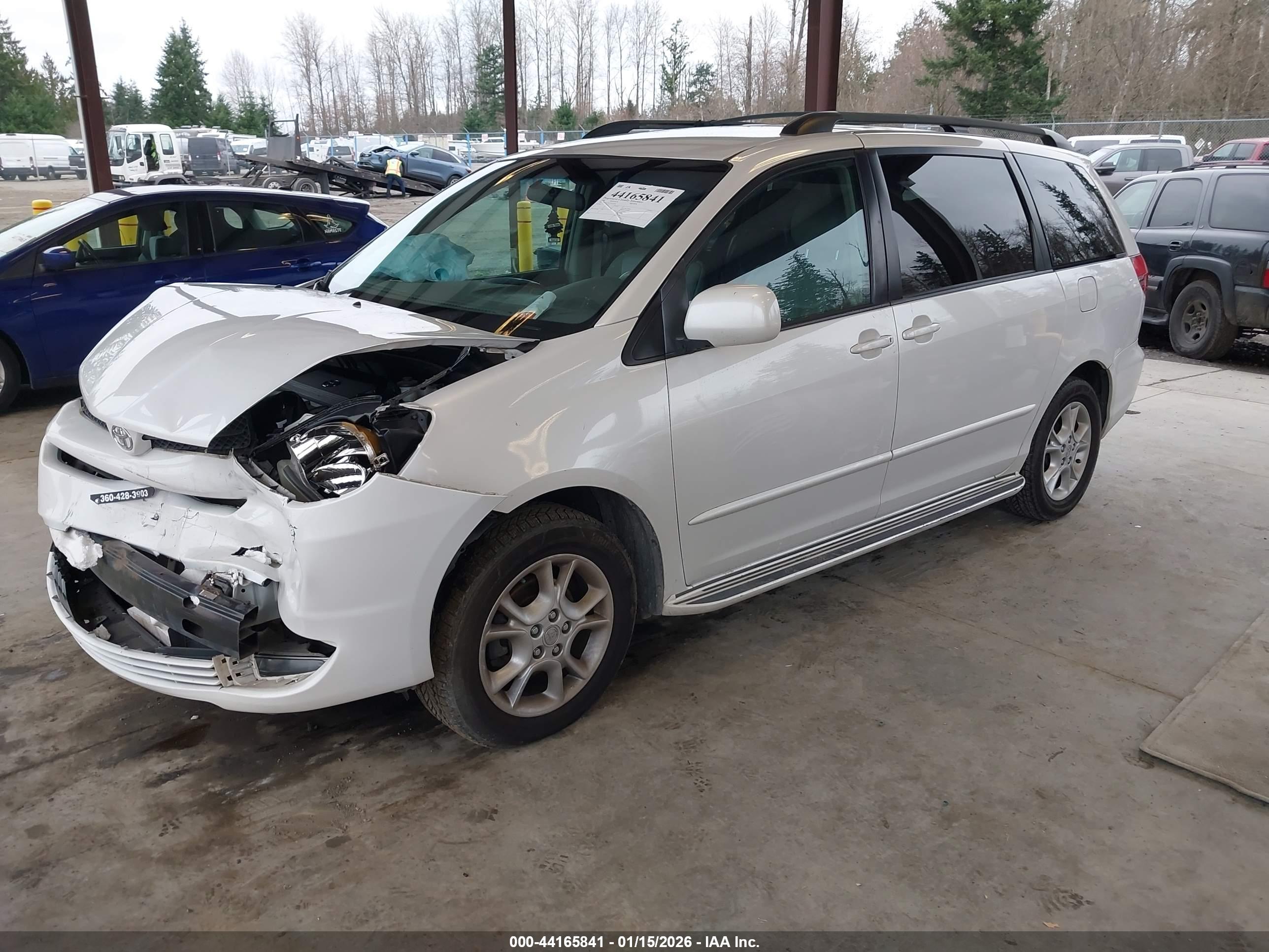TOYOTA SIENNA image 2
