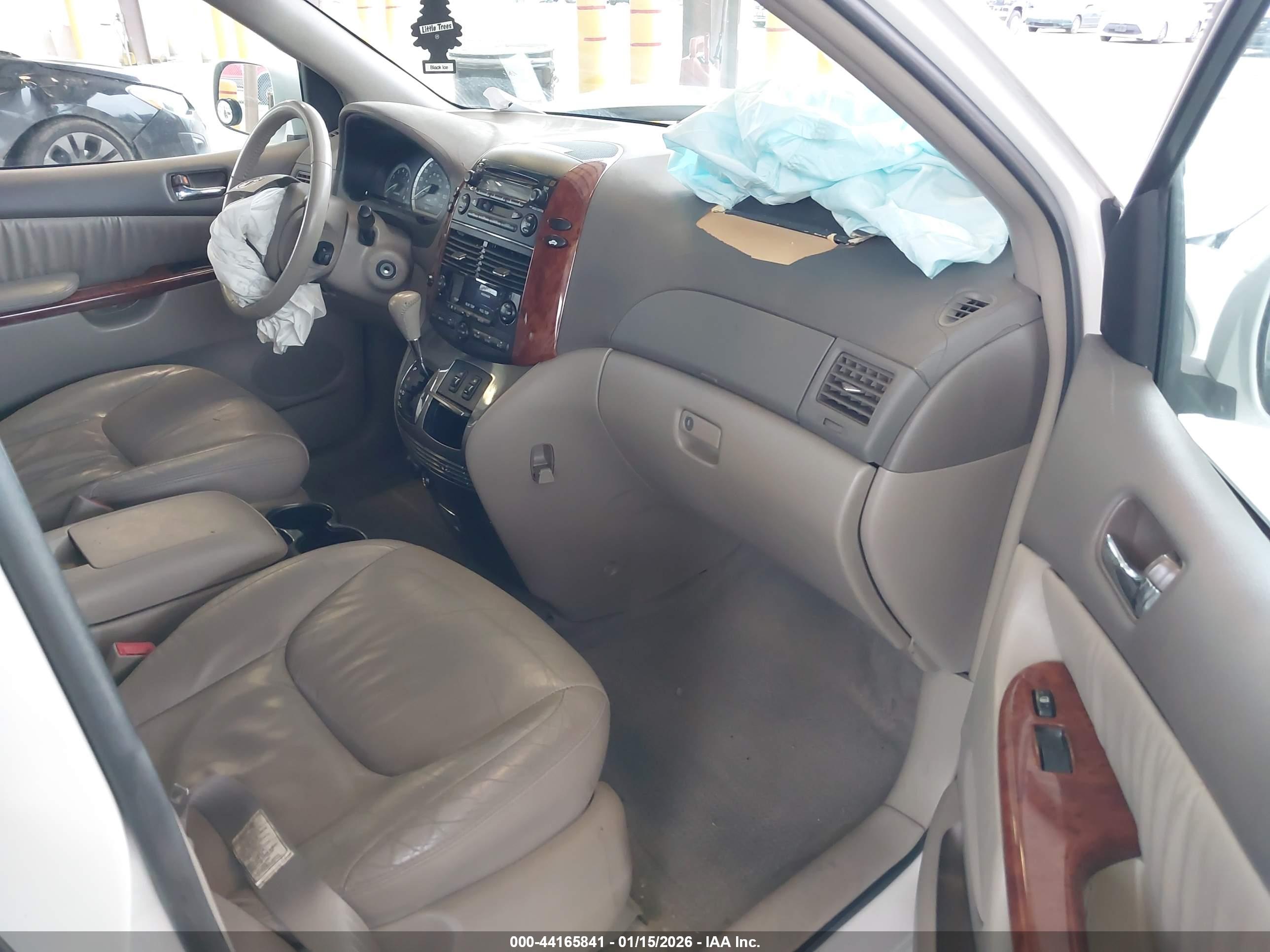 TOYOTA SIENNA image 5