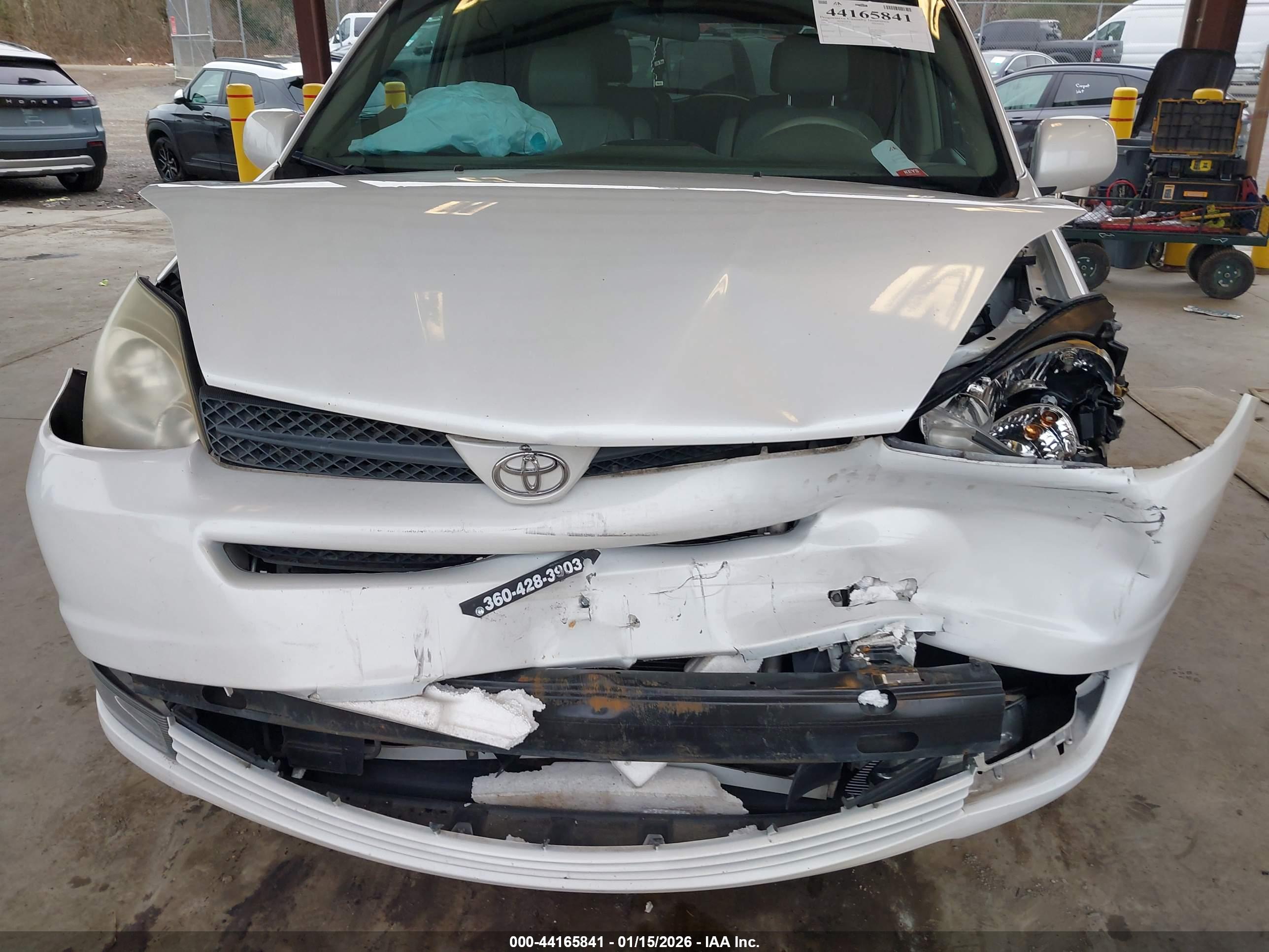 TOYOTA SIENNA image 6